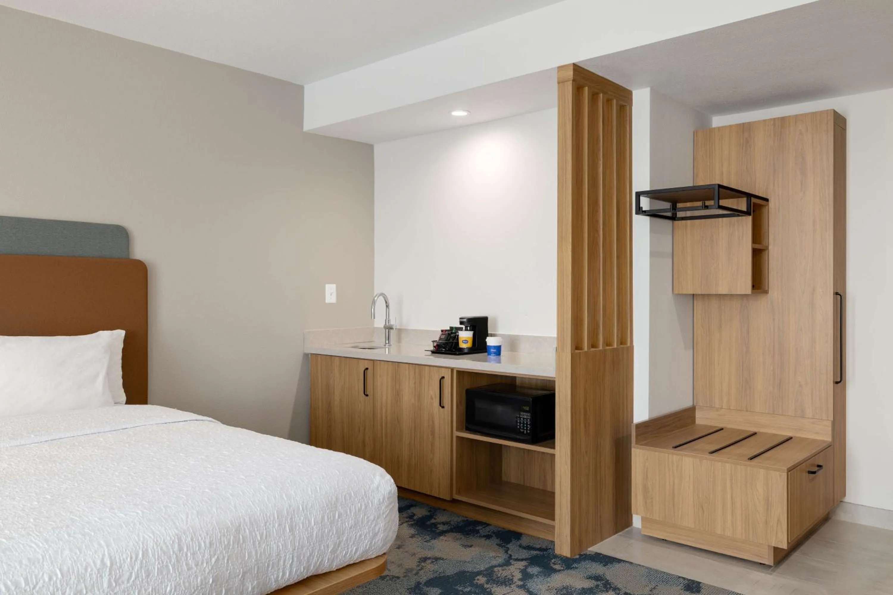 Other, Bed in Hampton Inn & Suites Columbia South Fort Meade Area