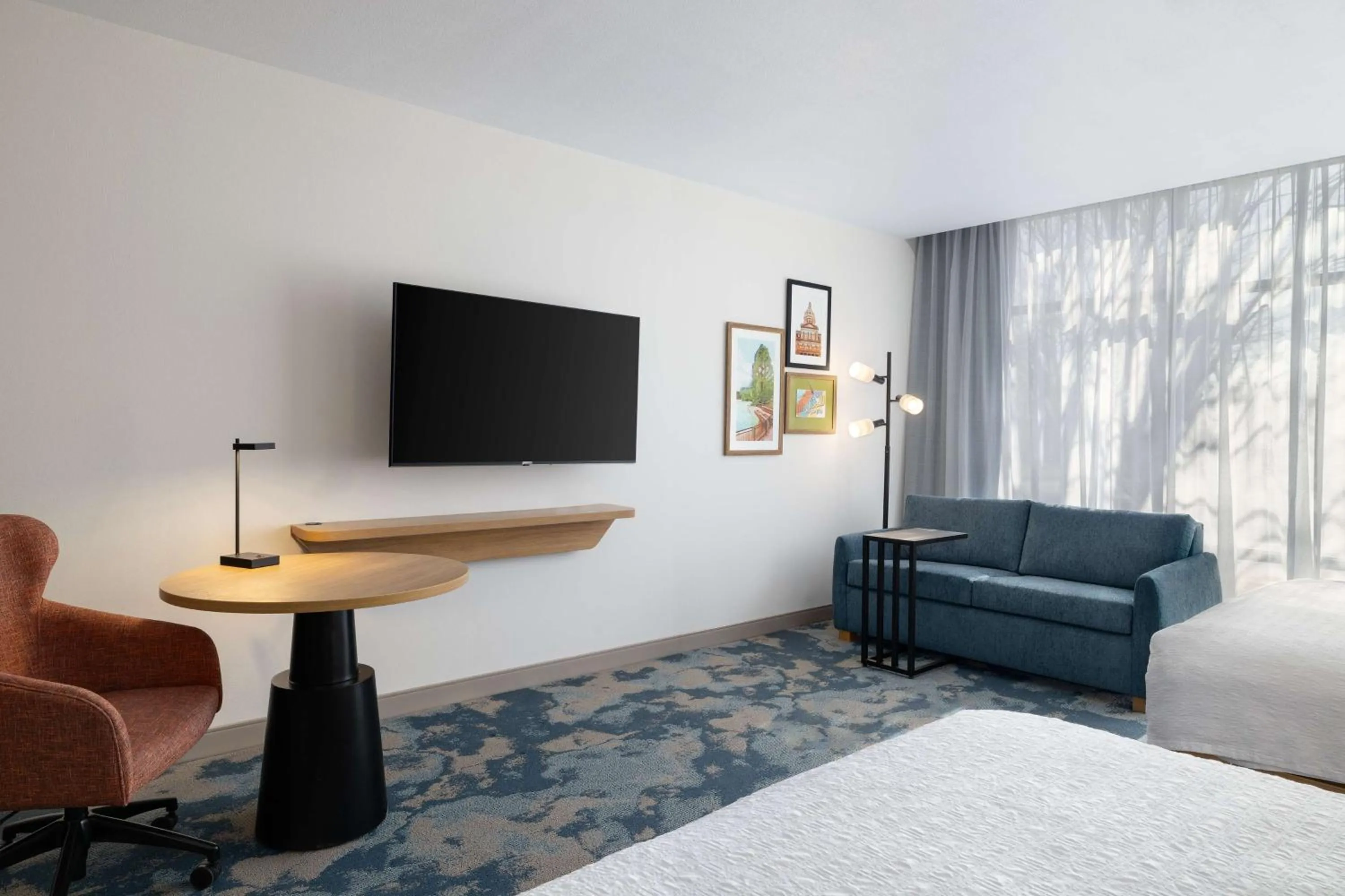 Living room, Bed in Hampton Inn & Suites Columbia South Fort Meade Area