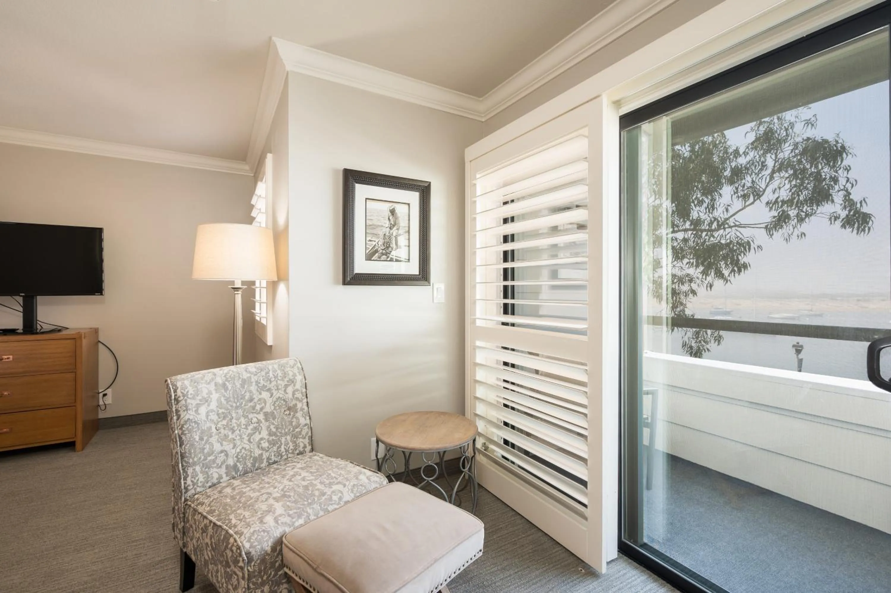 TV and multimedia, Bed in 456 Embarcadero Inn & Suites