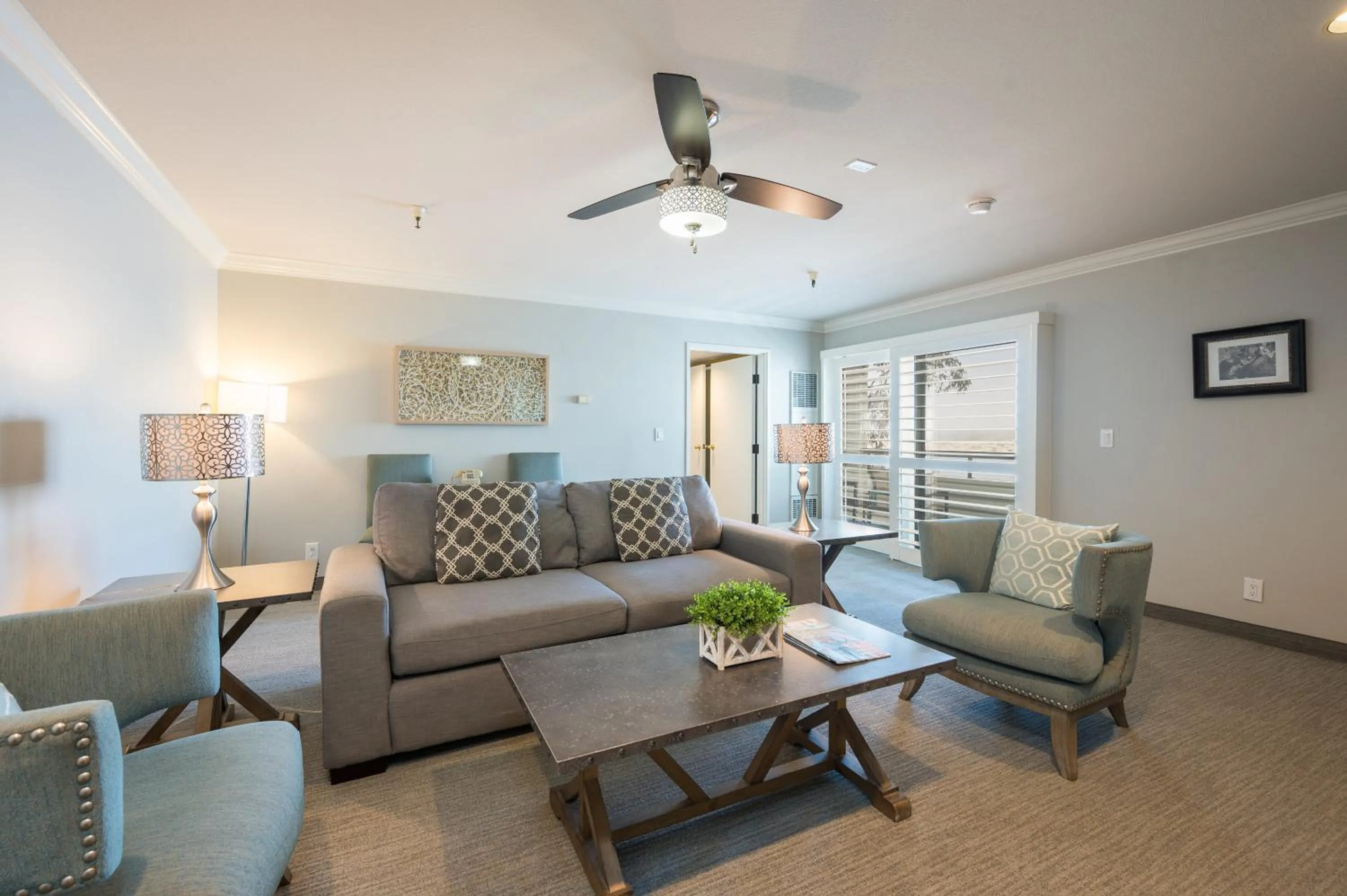 Living room in 456 Embarcadero Inn & Suites