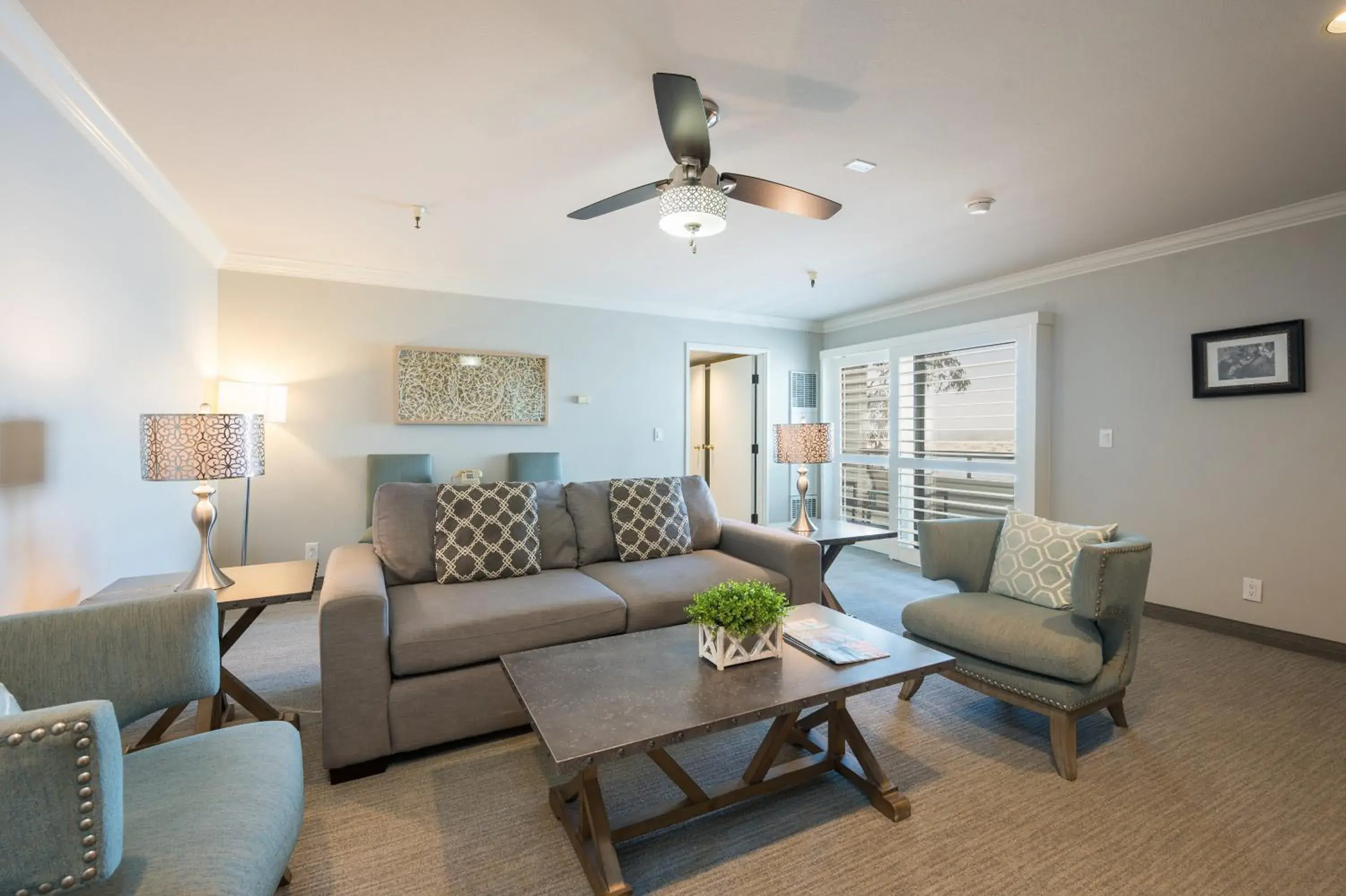 Corner Suite - Non Pet Friendly in 456 Embarcadero Inn & Suites Corner Suite - Non Pet Friendly in 456 Embarcadero Inn & Suites