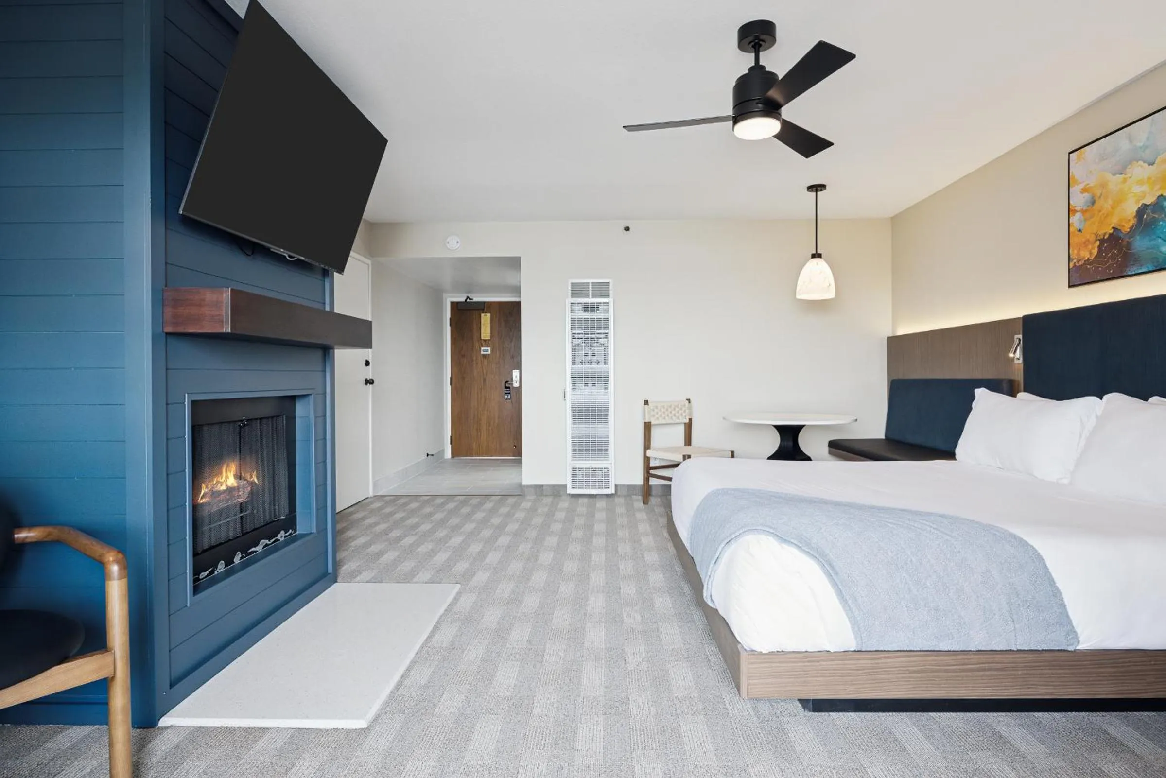 Bed in 456 Embarcadero Inn & Suites