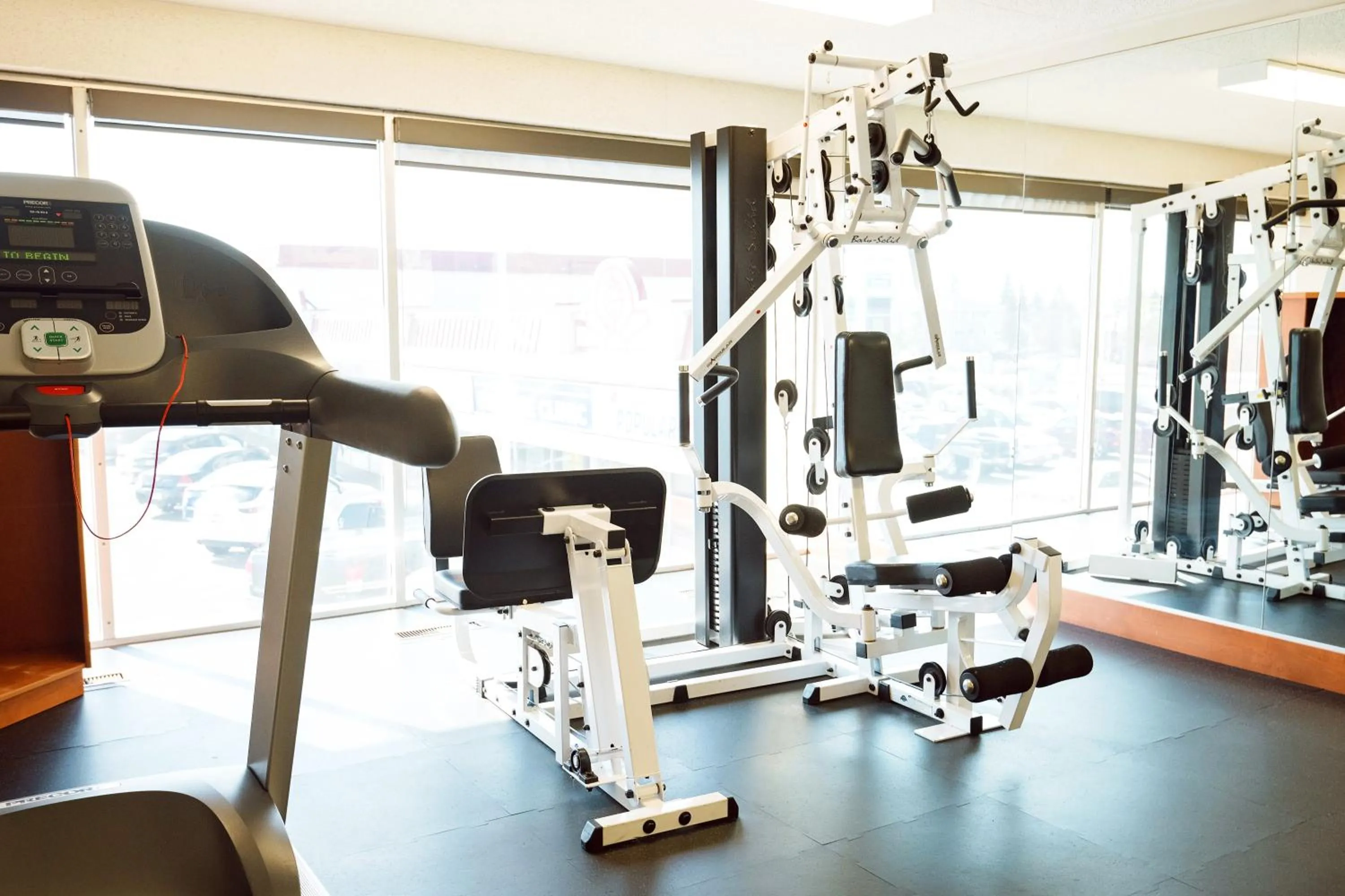 Fitness centre/facilities in Rosslyn Inn & Suites