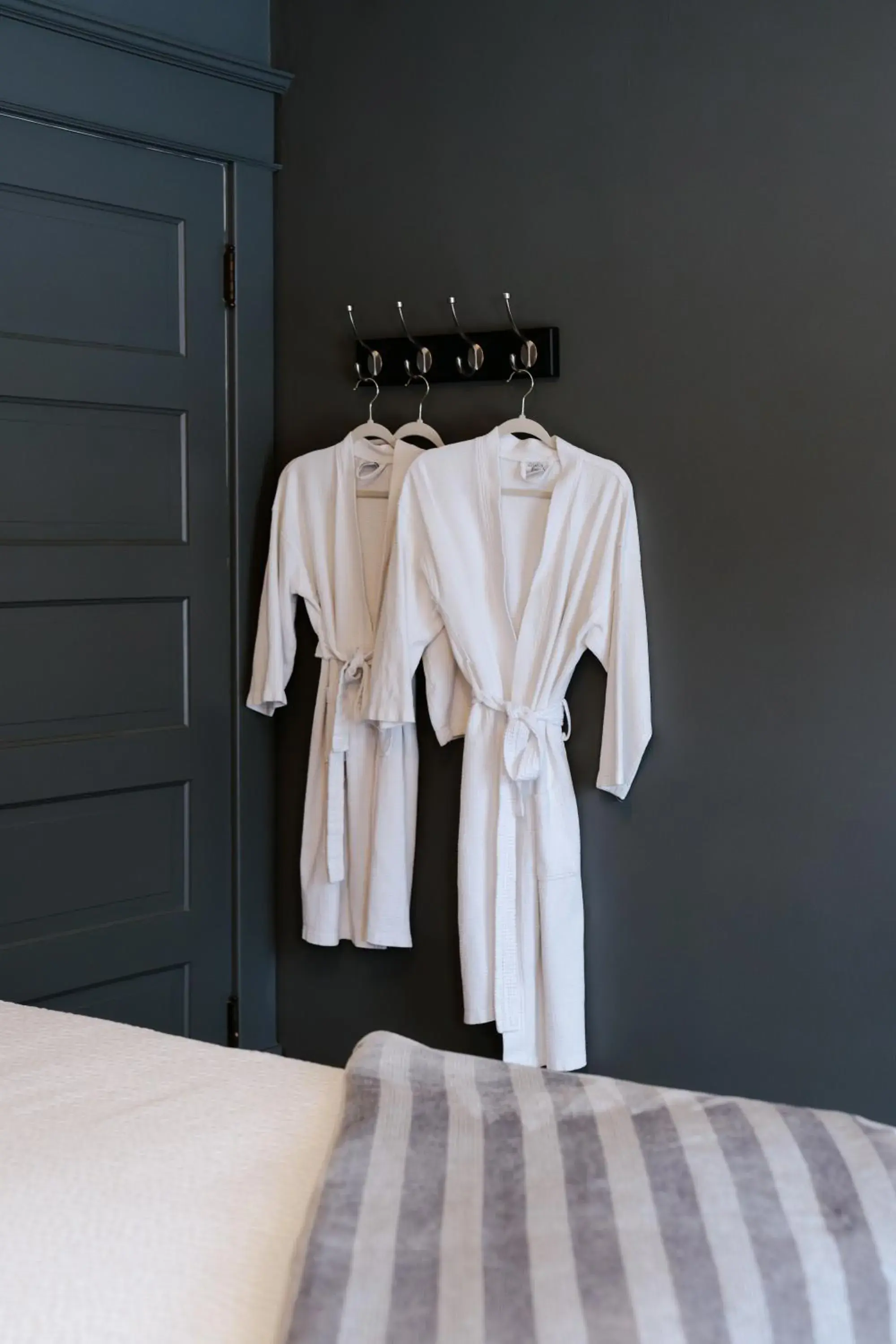 Standard Queen Room in Greenbriar Inn Standard Queen Room in Greenbriar Inn