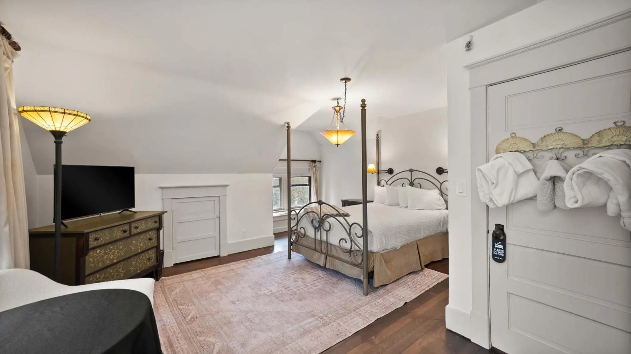 Bedroom, Bed in Greenbriar Inn