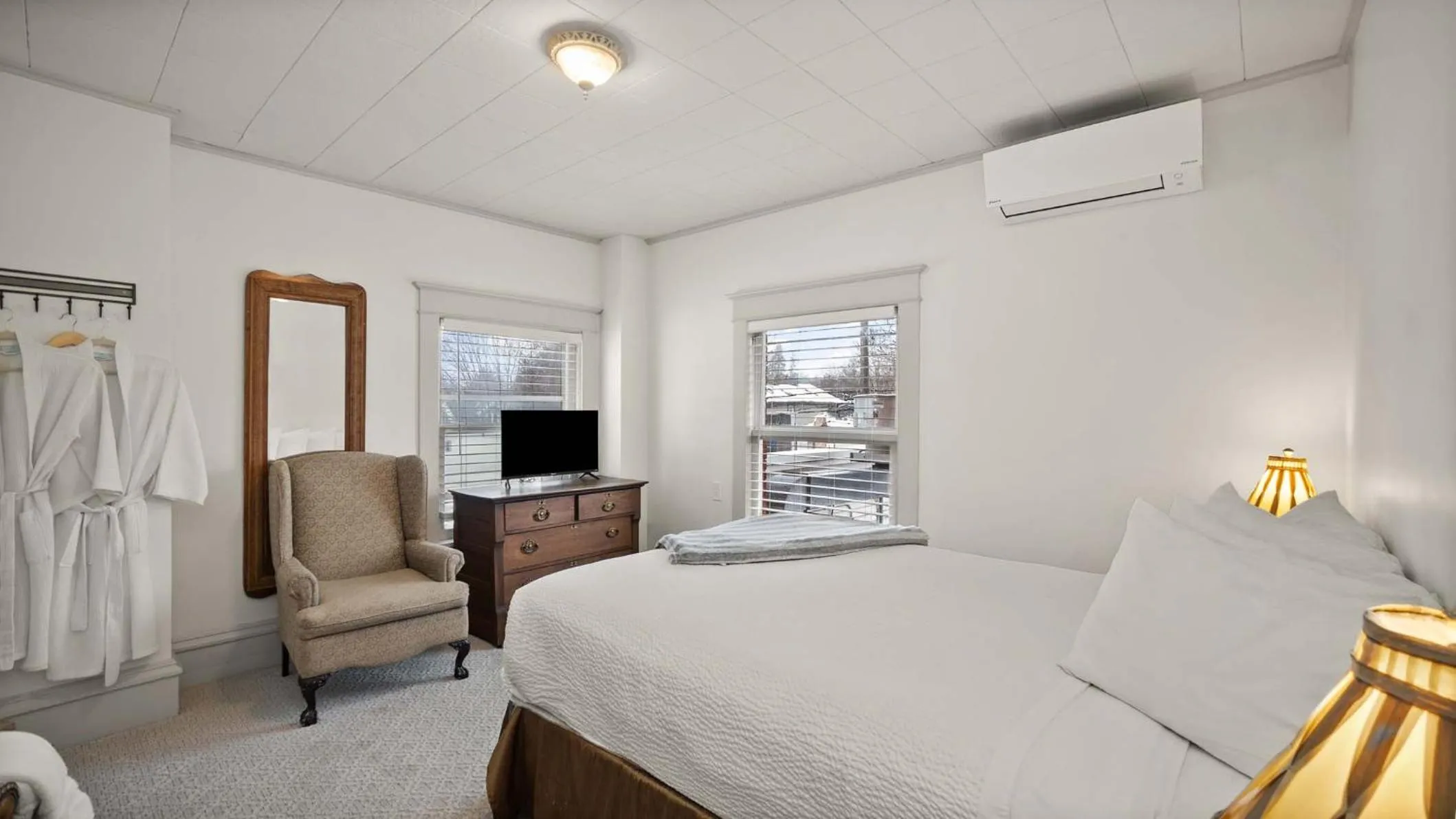 Bedroom, Bed in Greenbriar Inn