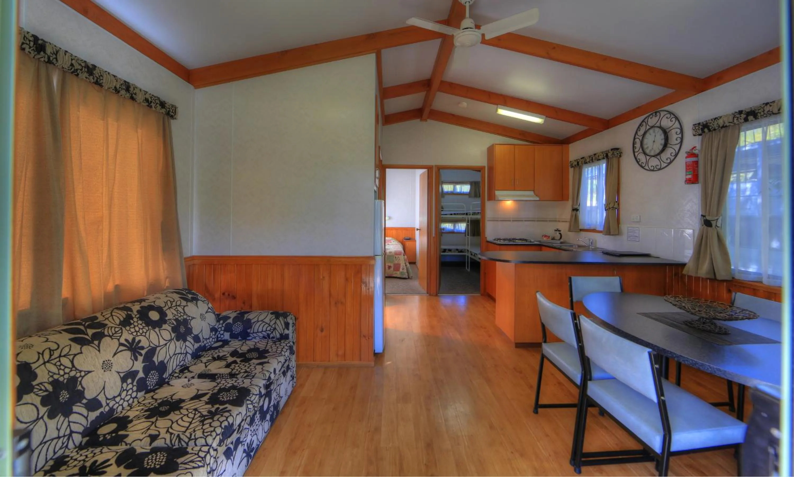 Kitchen or kitchenette in Beechworth Lake Sambell Caravan Park