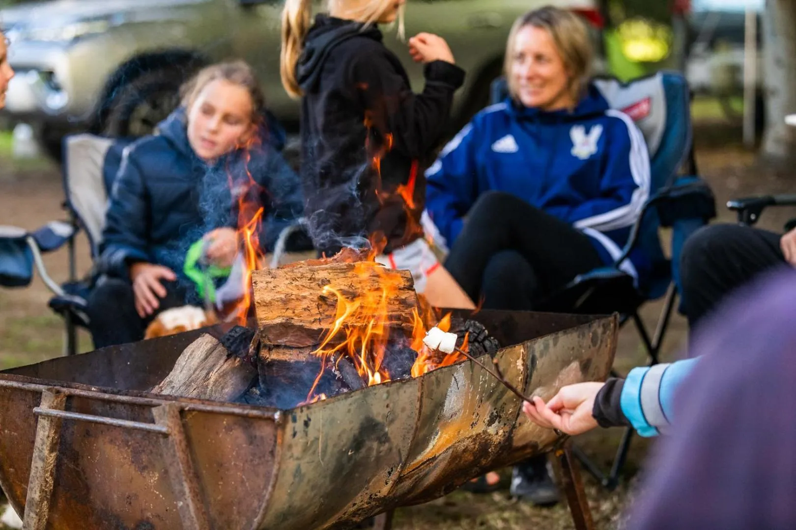 Family in Beechworth Lake Sambell Caravan Park