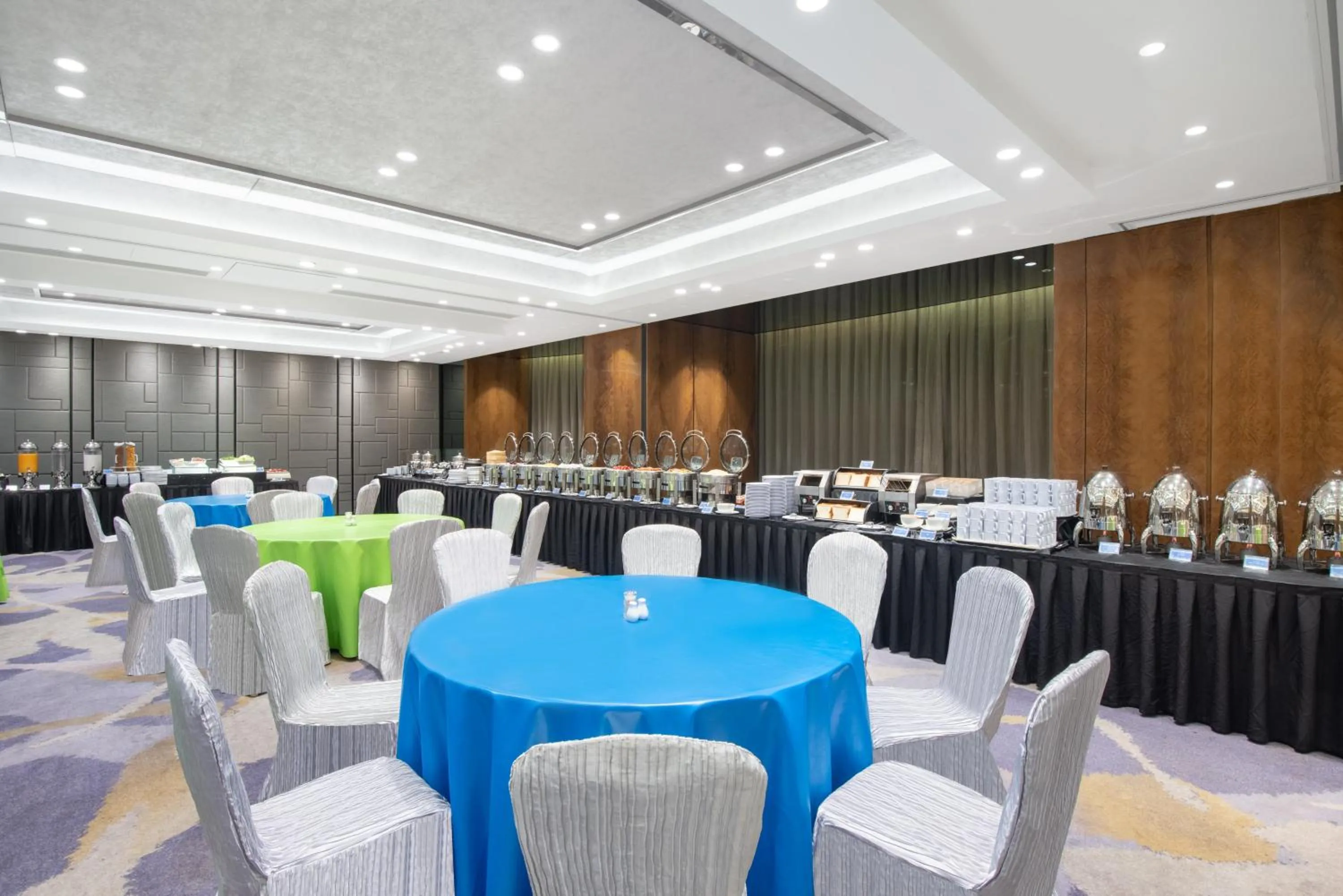 Breakfast, Banquet Facilities in Holiday Inn Express Hong Kong Kowloon East, an IHG Hotel