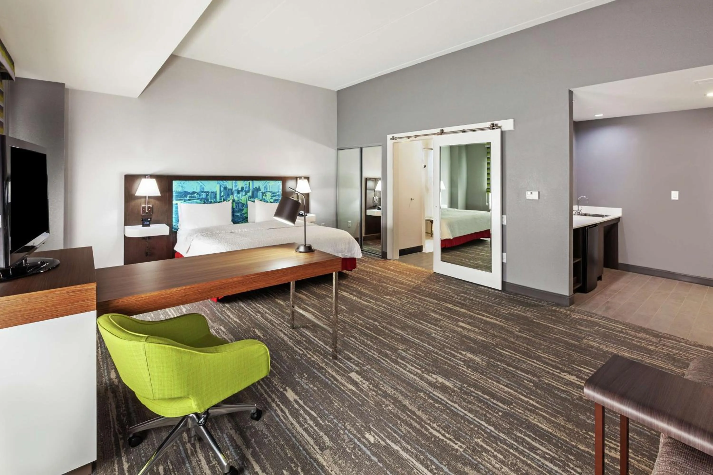 Bedroom, Bed in Hampton Inn & Suites Houston-Bush Intercontinental Airport