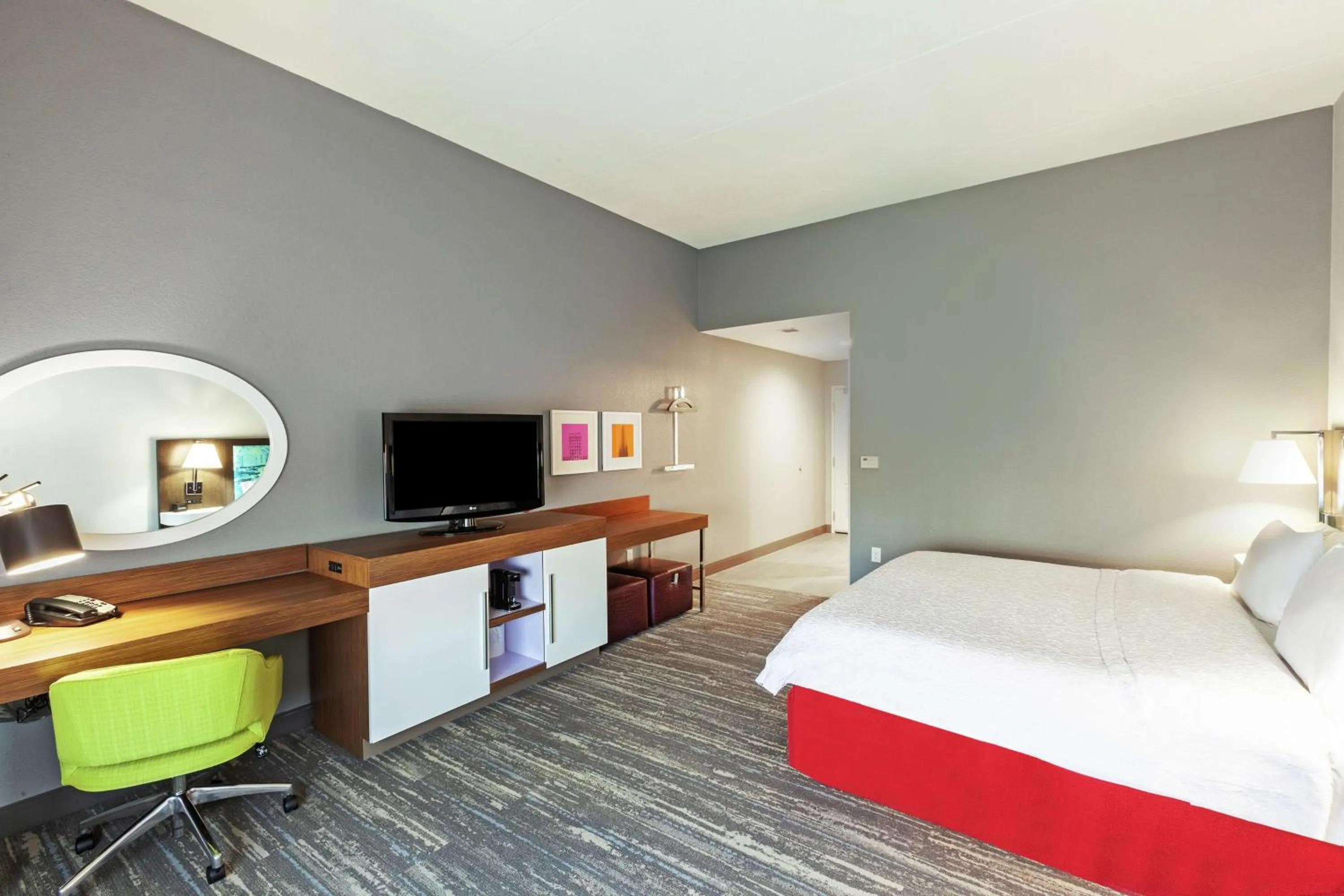 Bedroom, Bed in Hampton Inn & Suites Houston-Bush Intercontinental Airport