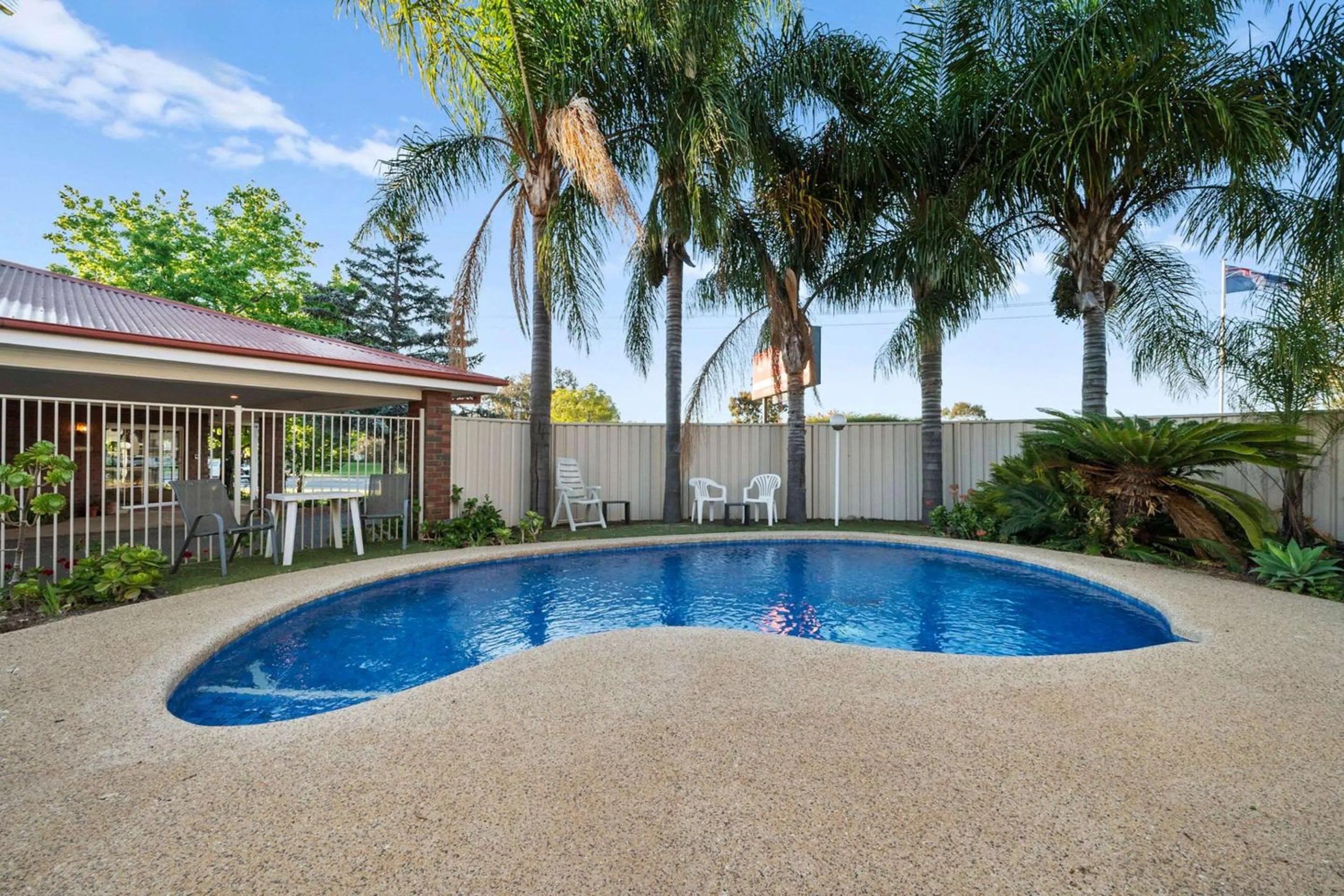 Swimming pool in Econo Lodge Border Gateway Wodonga