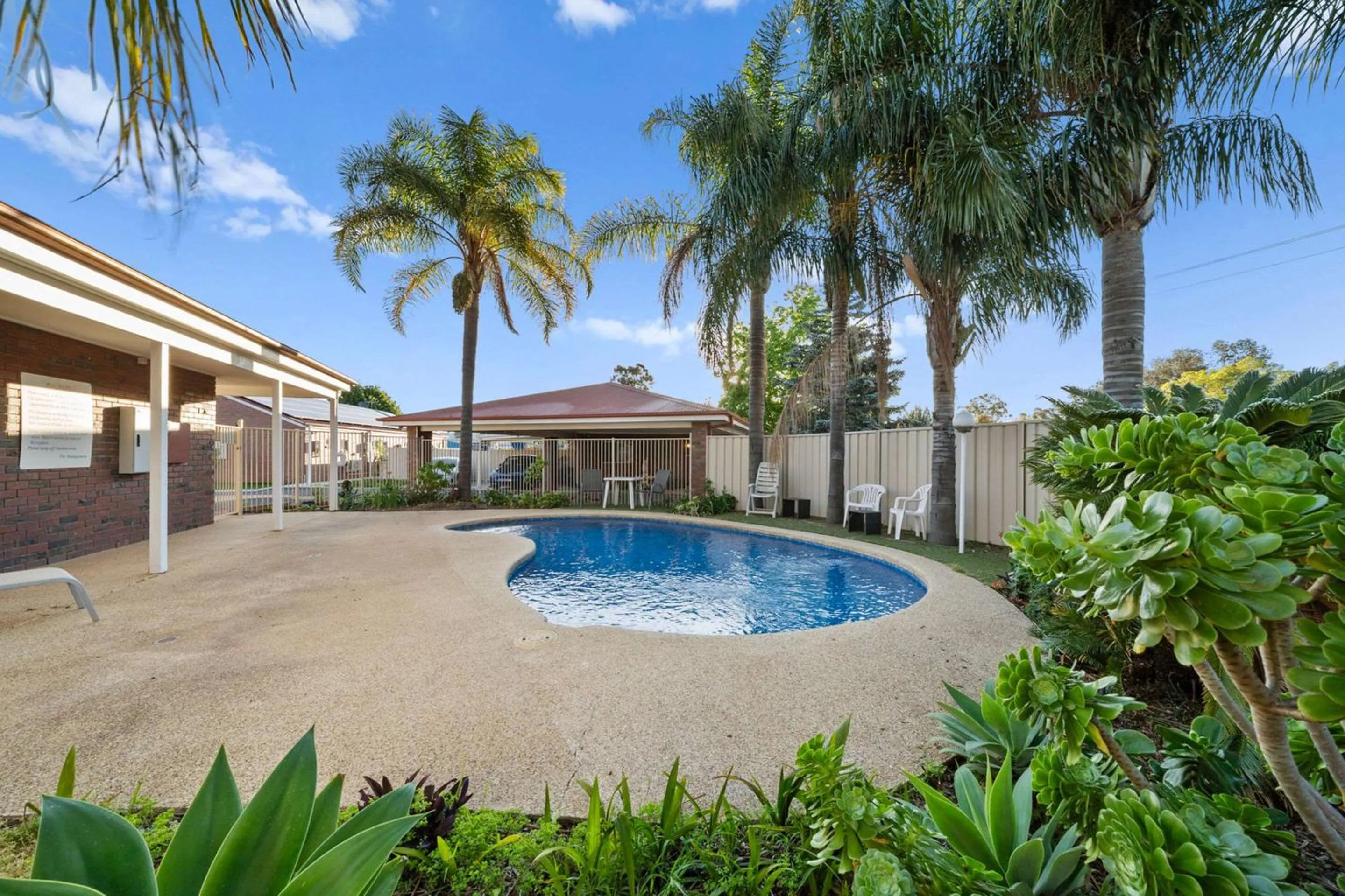 Swimming pool in Econo Lodge Border Gateway Wodonga