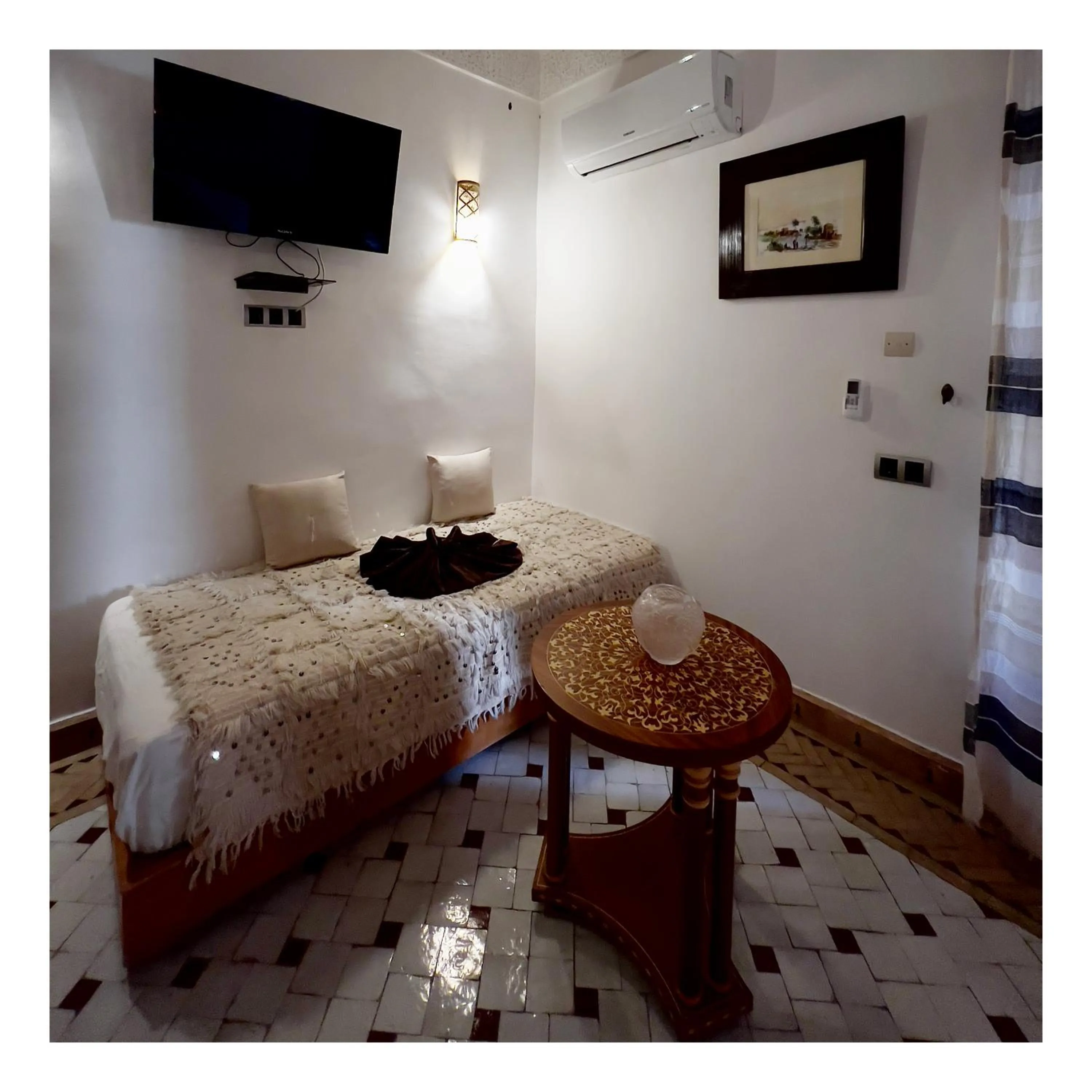 TV and multimedia in Palais Nejma oriental