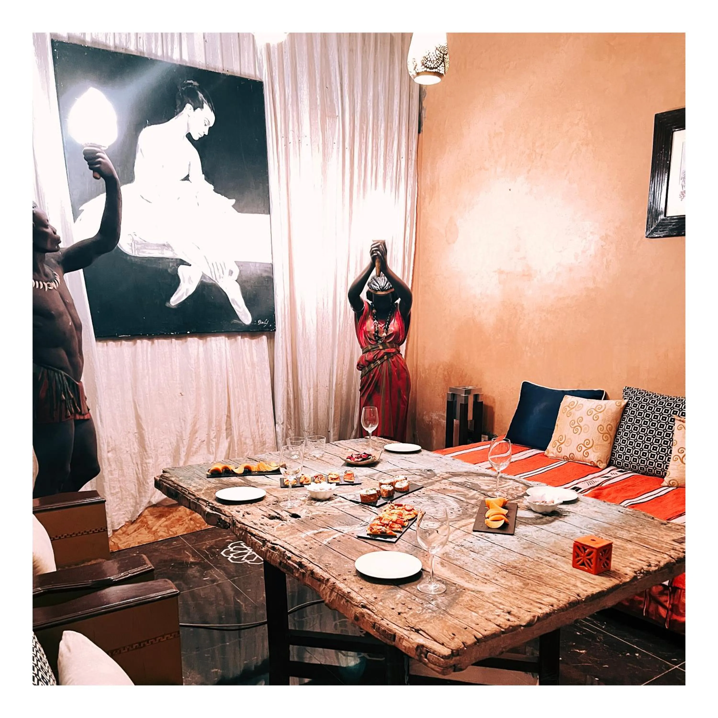 People in Palais Nejma oriental