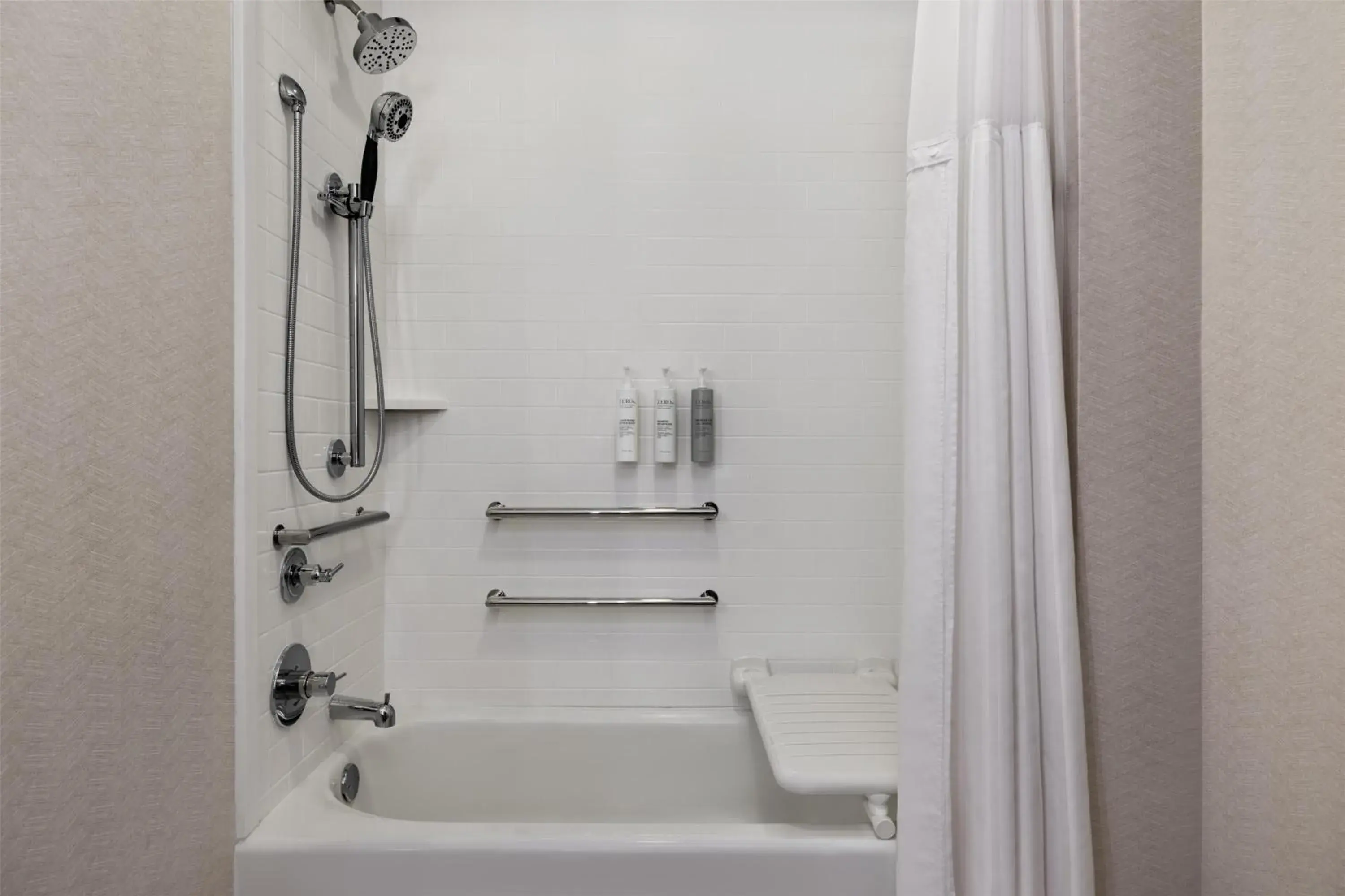 King Room with Tub - Mobility and Hearing Access in Hilton Garden Inn Indianapolis Downtown King Room with Tub - Mobility and Hearing Access in Hilton Garden Inn Indianapolis Downtown