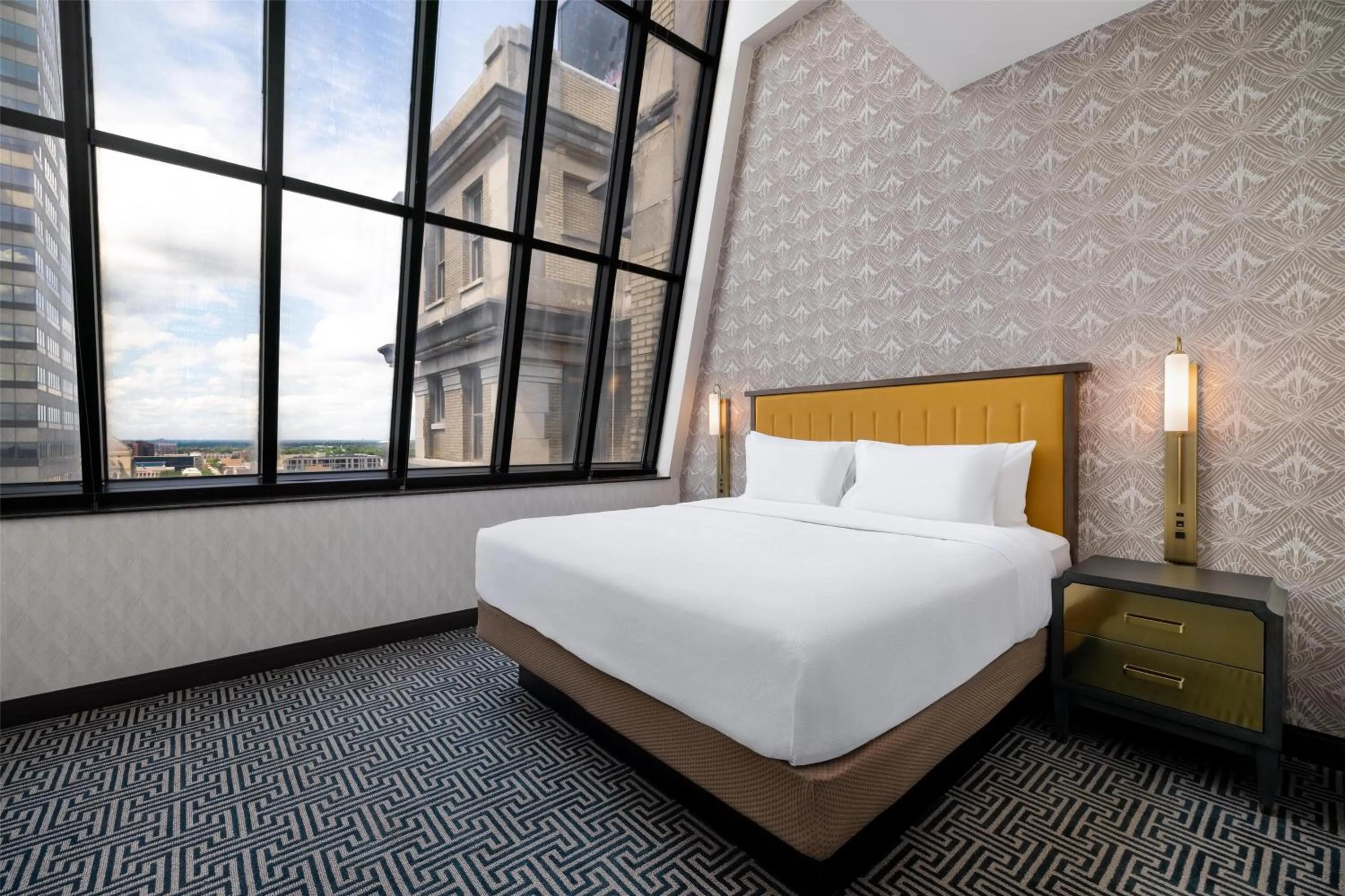 Bed in Hilton Garden Inn Indianapolis Downtown