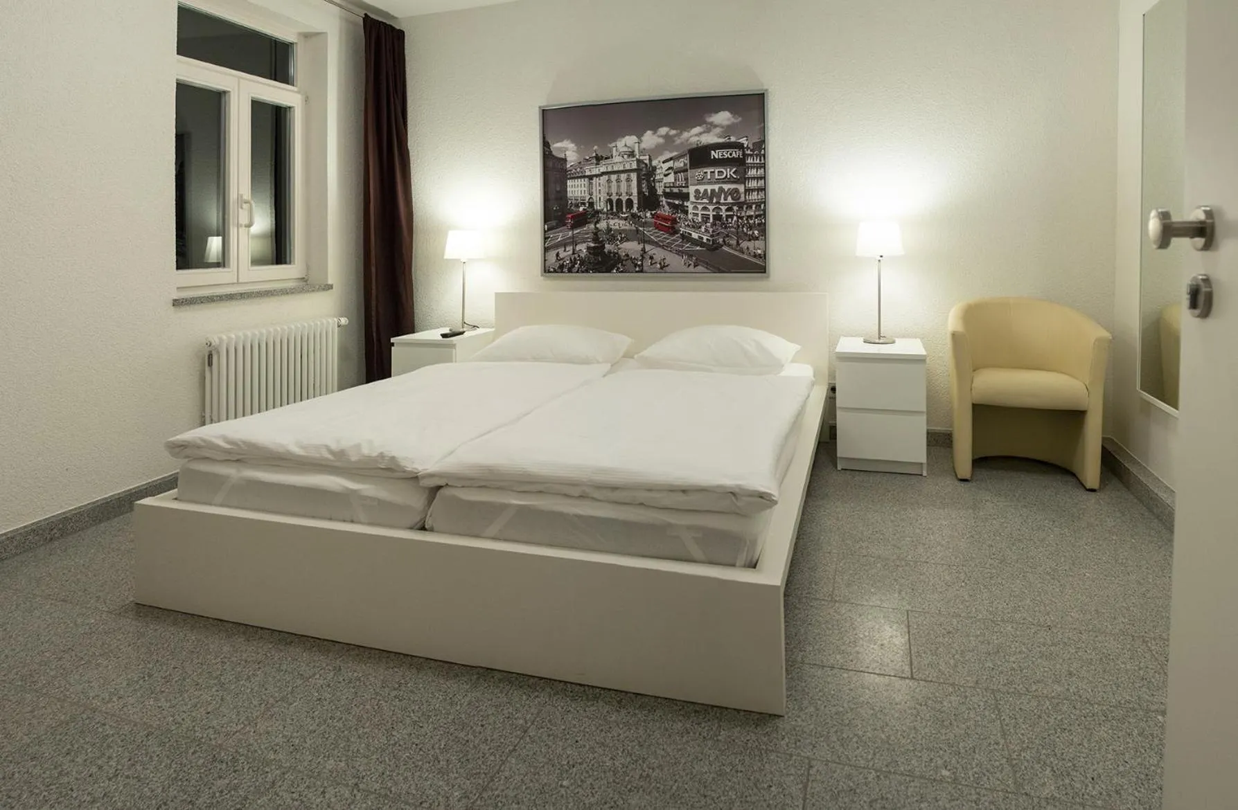 Bed in Hotel Krone Zentrum
