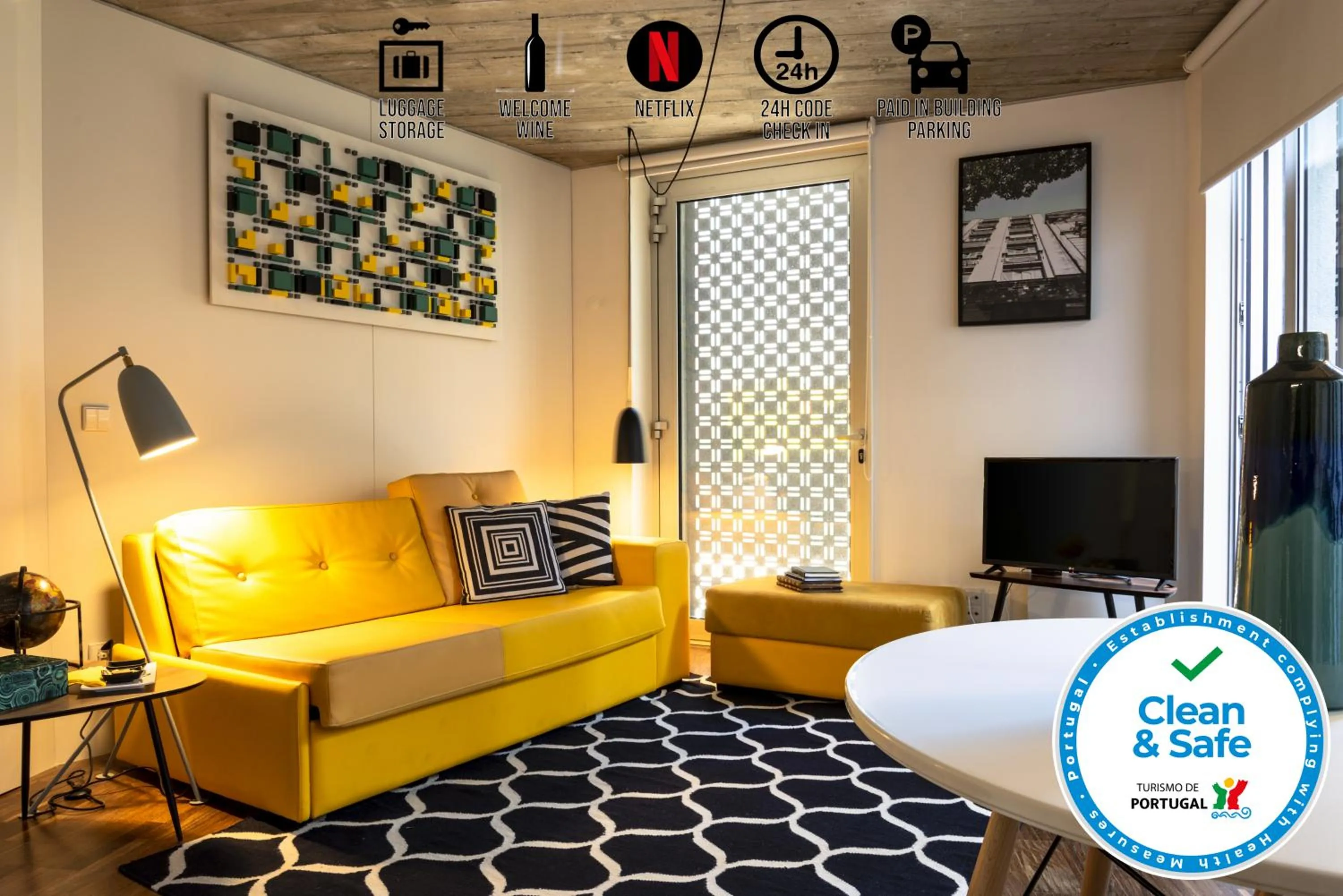 Communal lounge/ TV room, Bed in PortoSoul Trindade