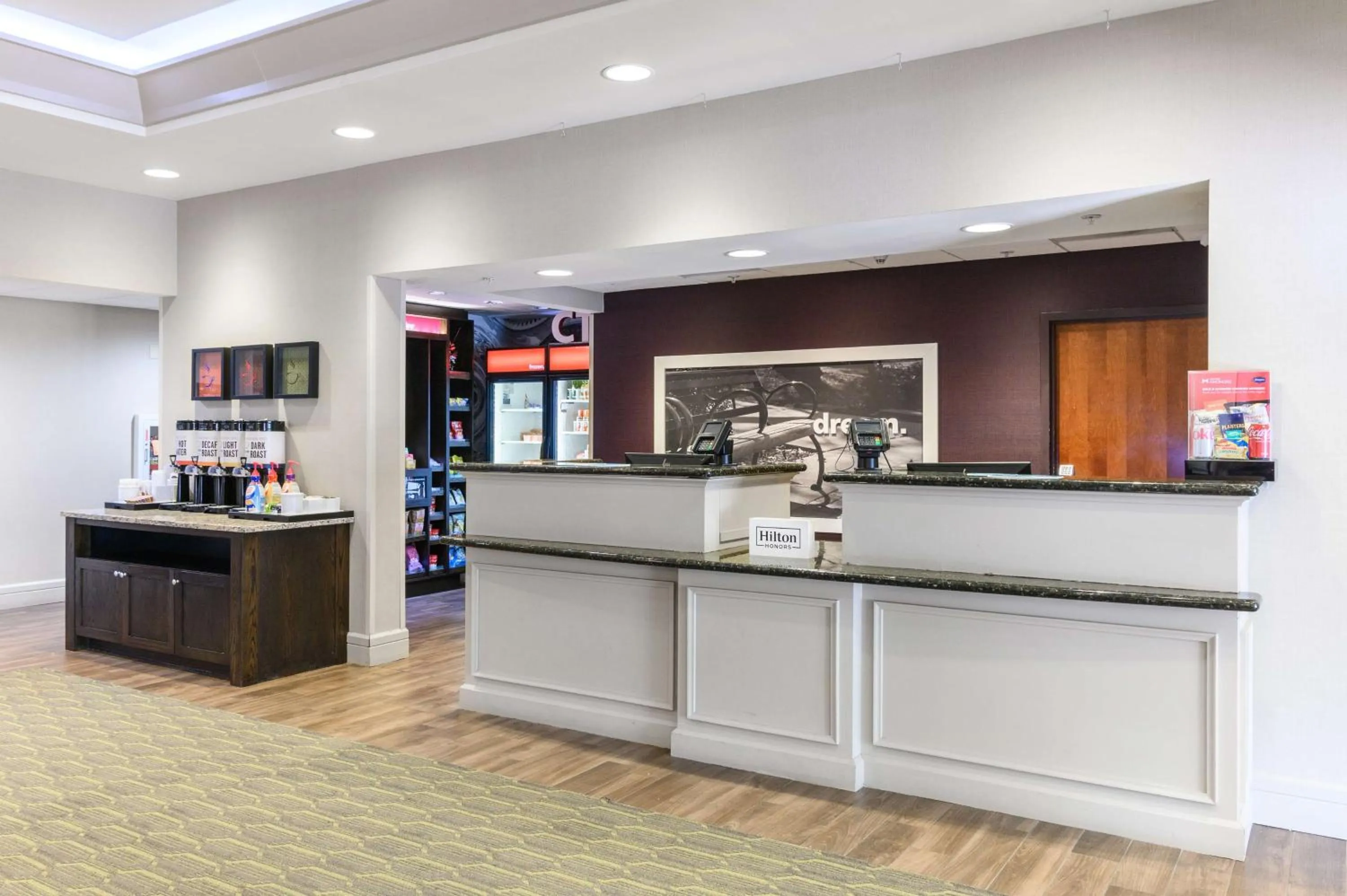Lobby or reception in Hampton Inn & Suites Hartford-Manchester