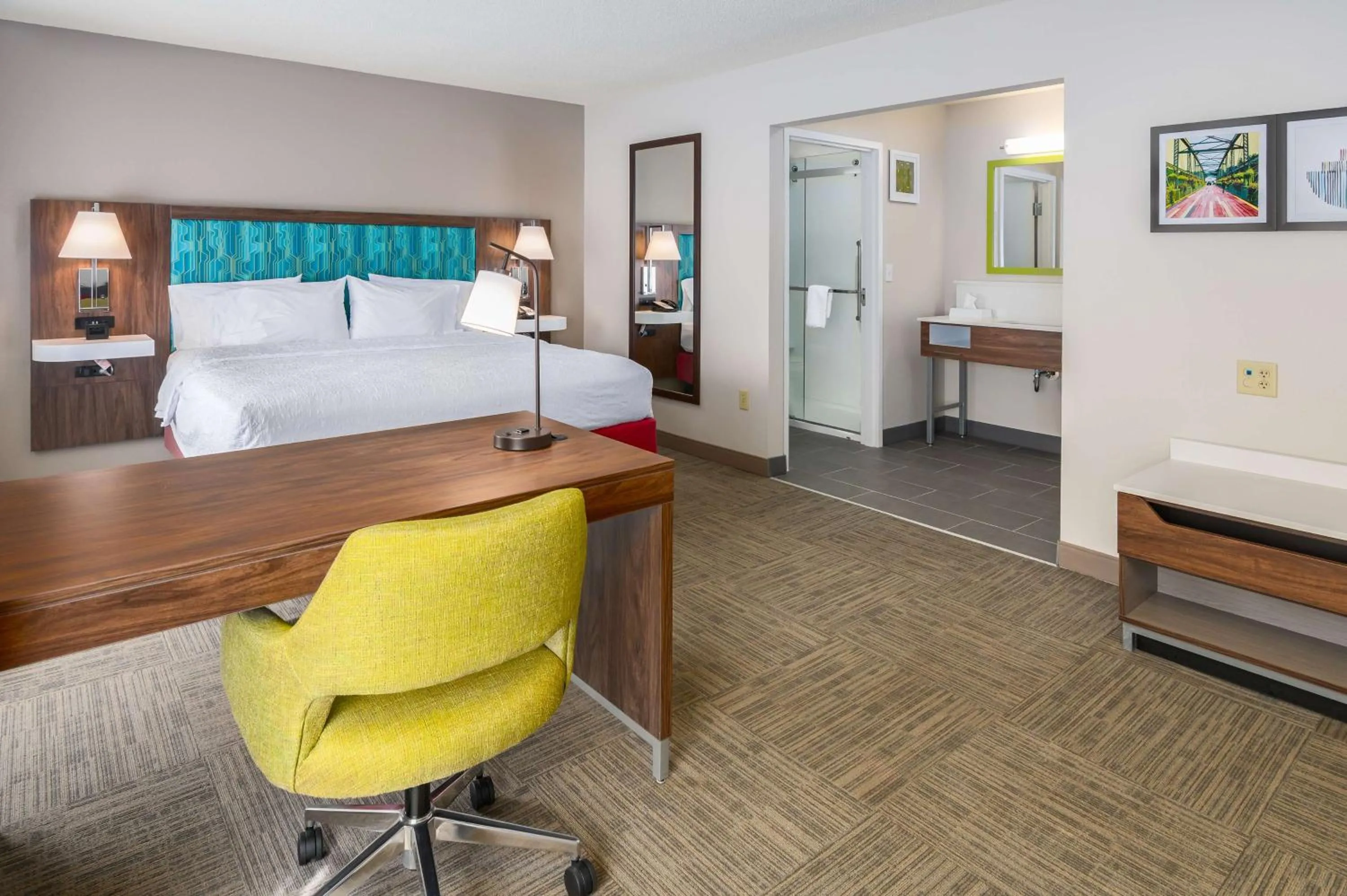 Bedroom, Bed in Hampton Inn & Suites Hartford-Manchester