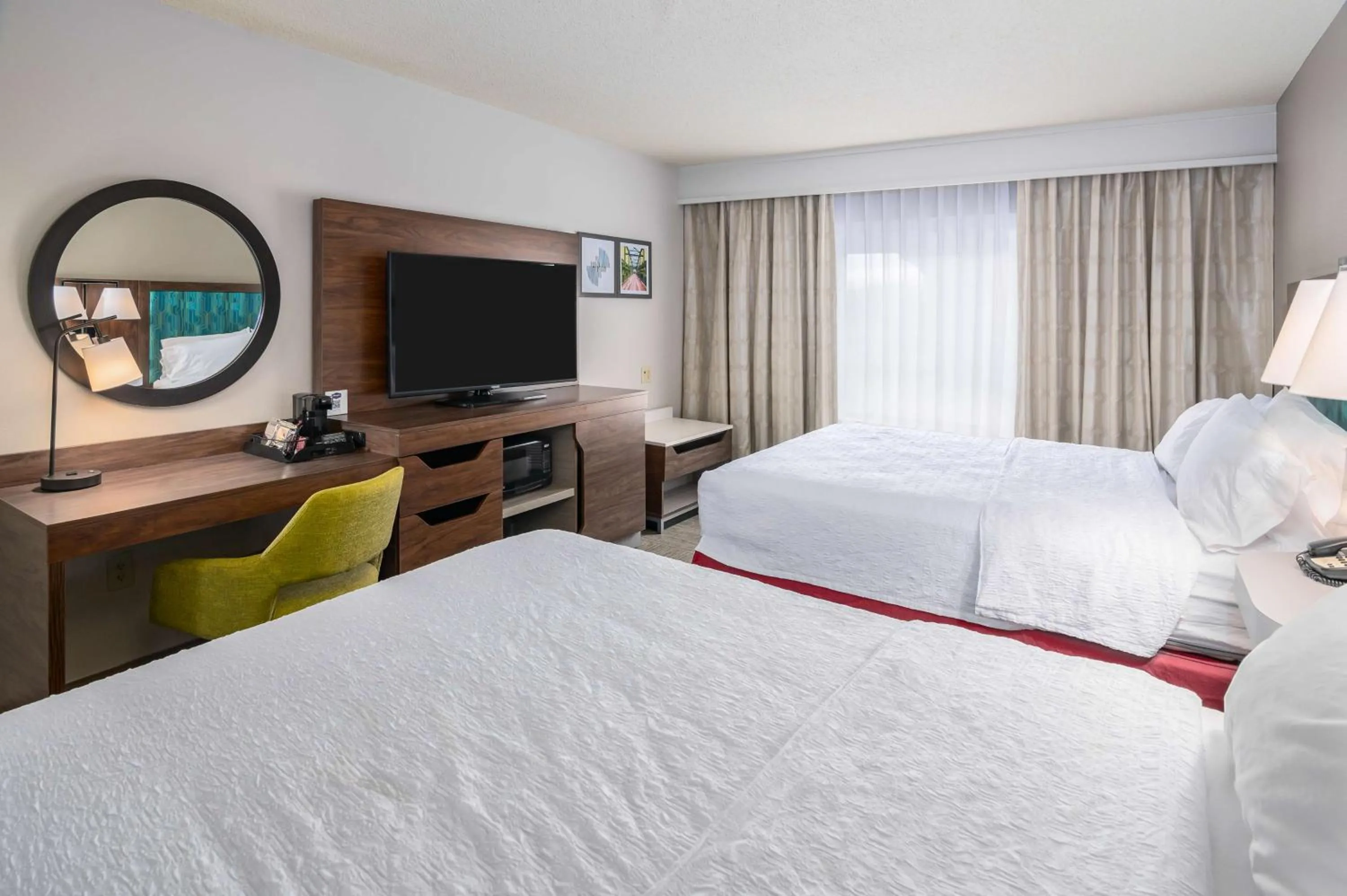 Bedroom, Bed in Hampton Inn & Suites Hartford-Manchester