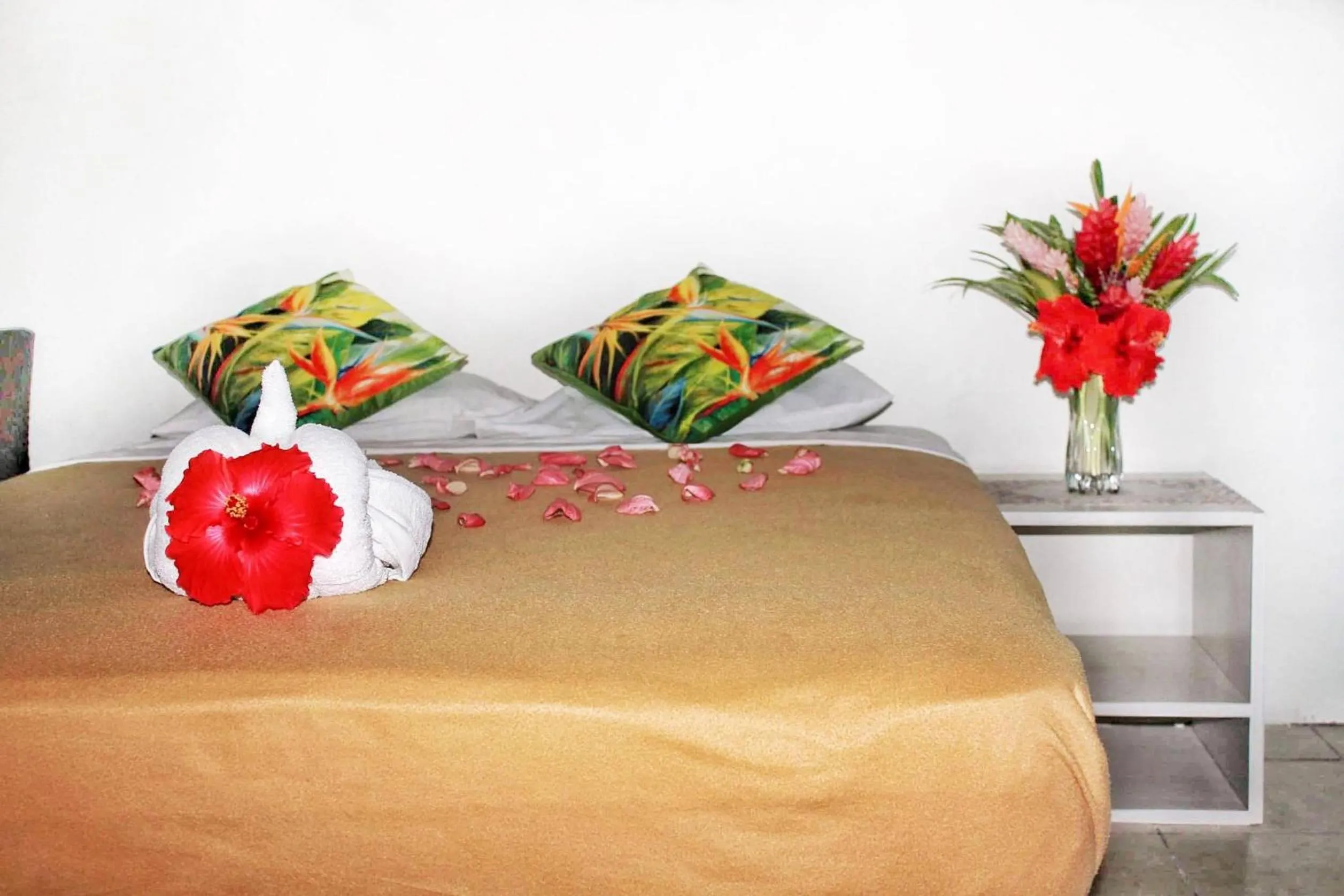 Bed in Pacific Paradise Motel