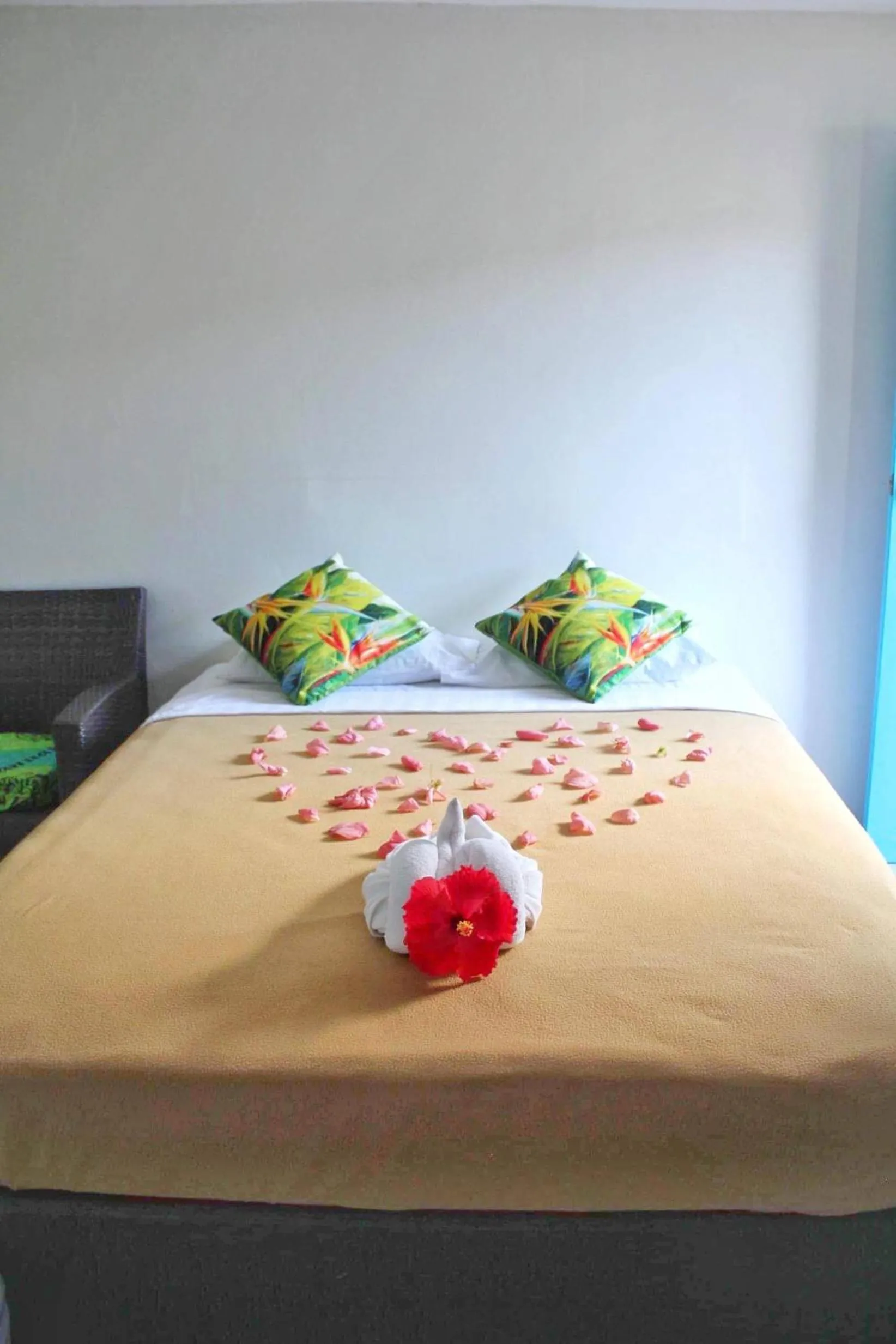 Bed in Pacific Paradise Motel