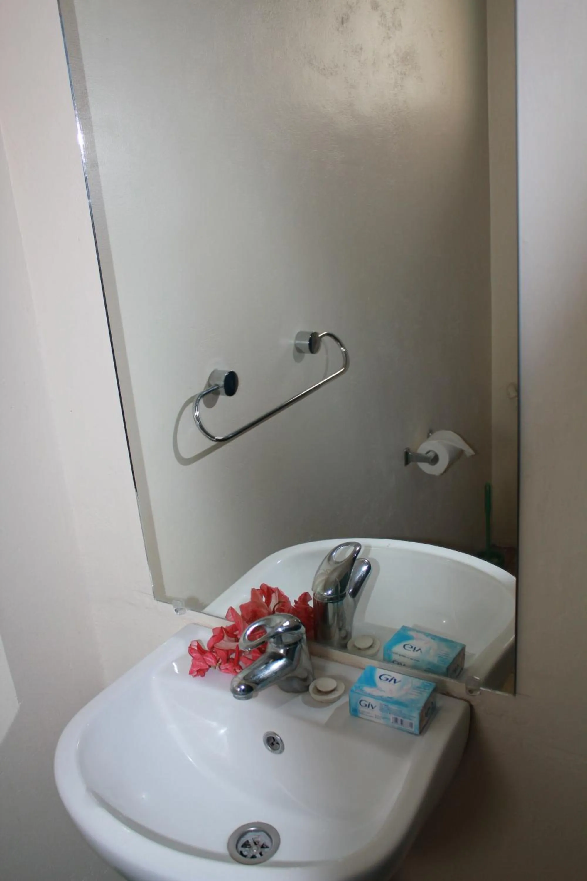 Bathroom in Pacific Paradise Motel