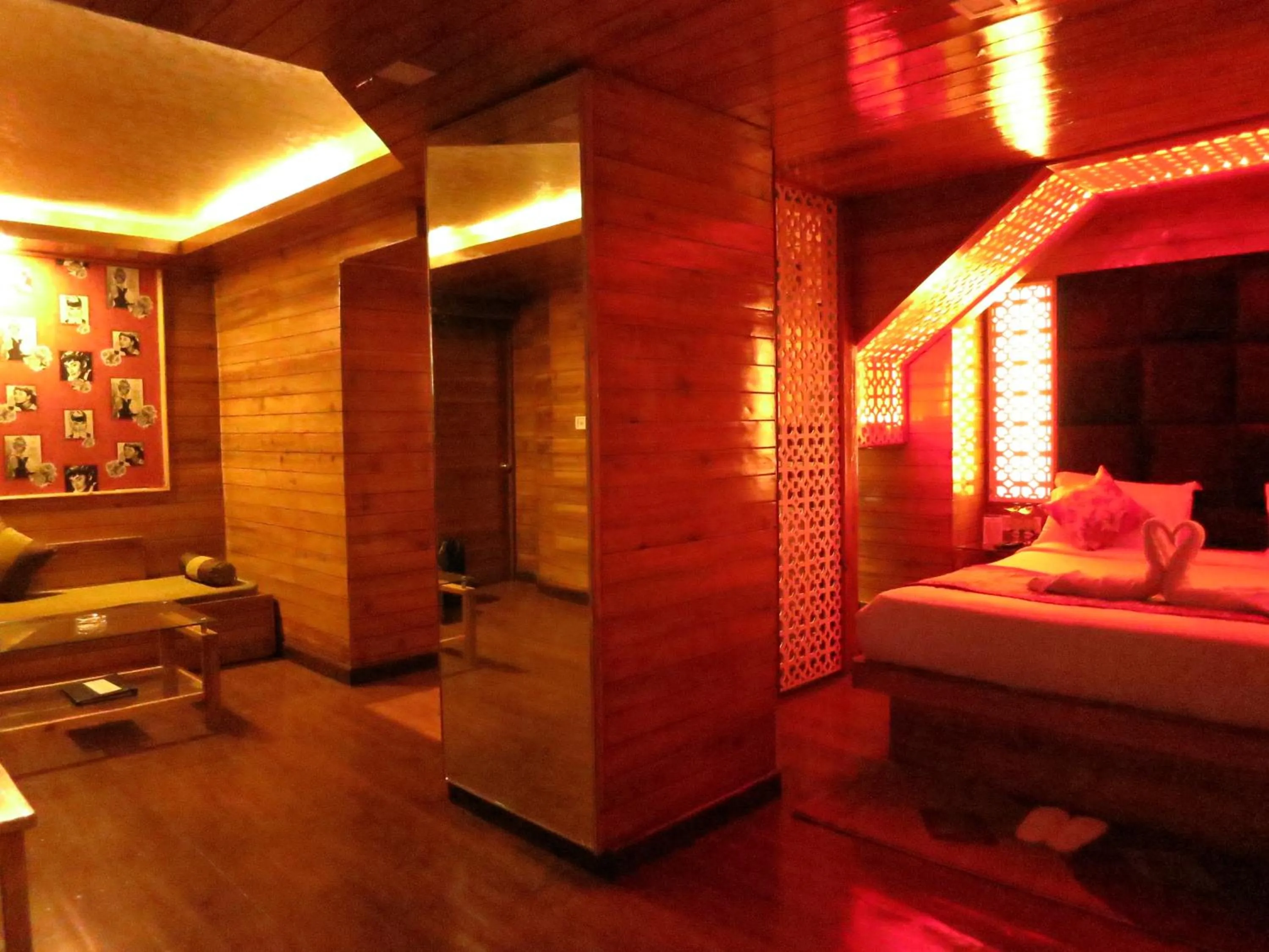 Photo of the whole room, Bed in Hotel Viceroy