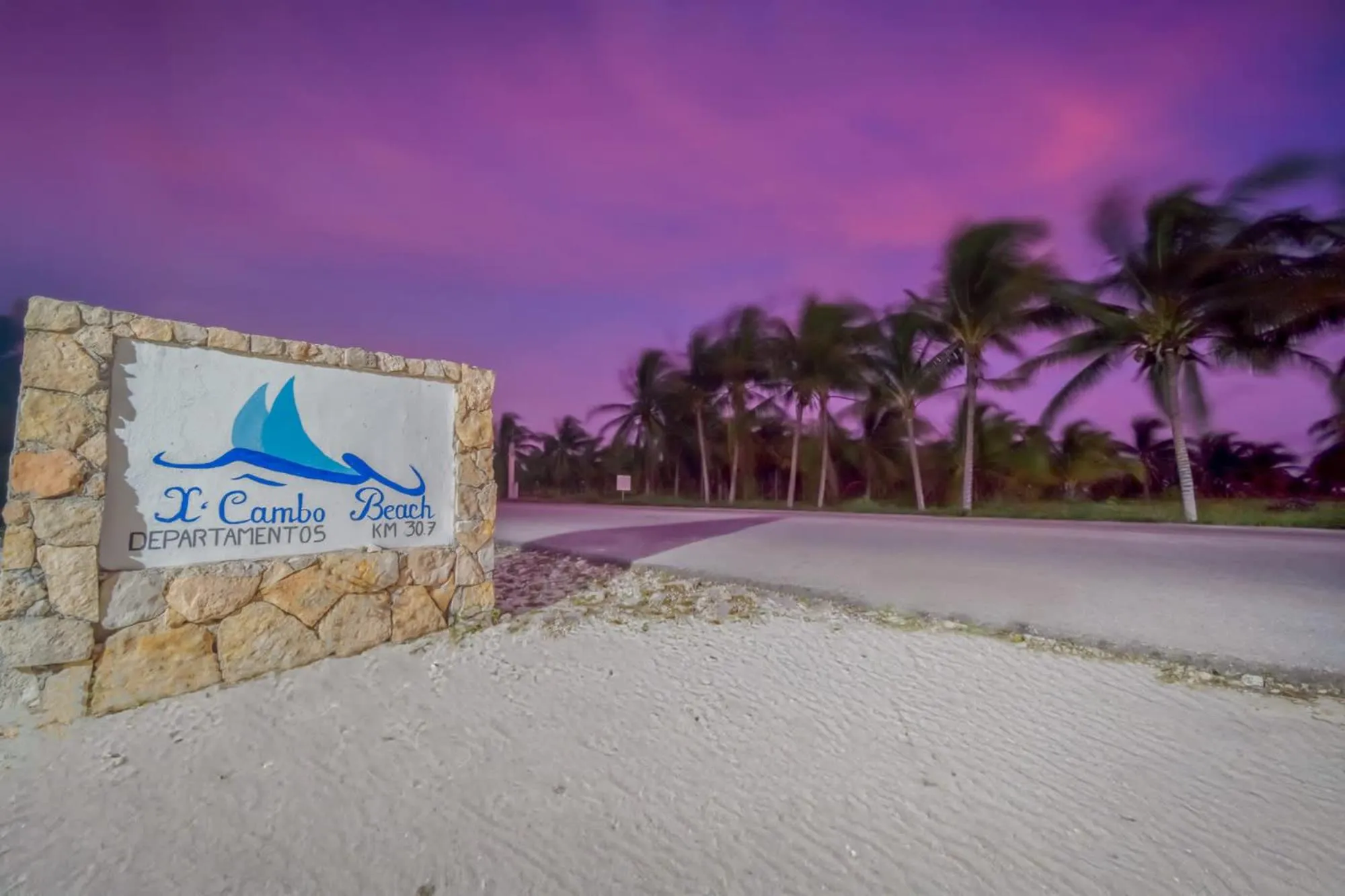 San Bruno TROPICAL Villa With POOL