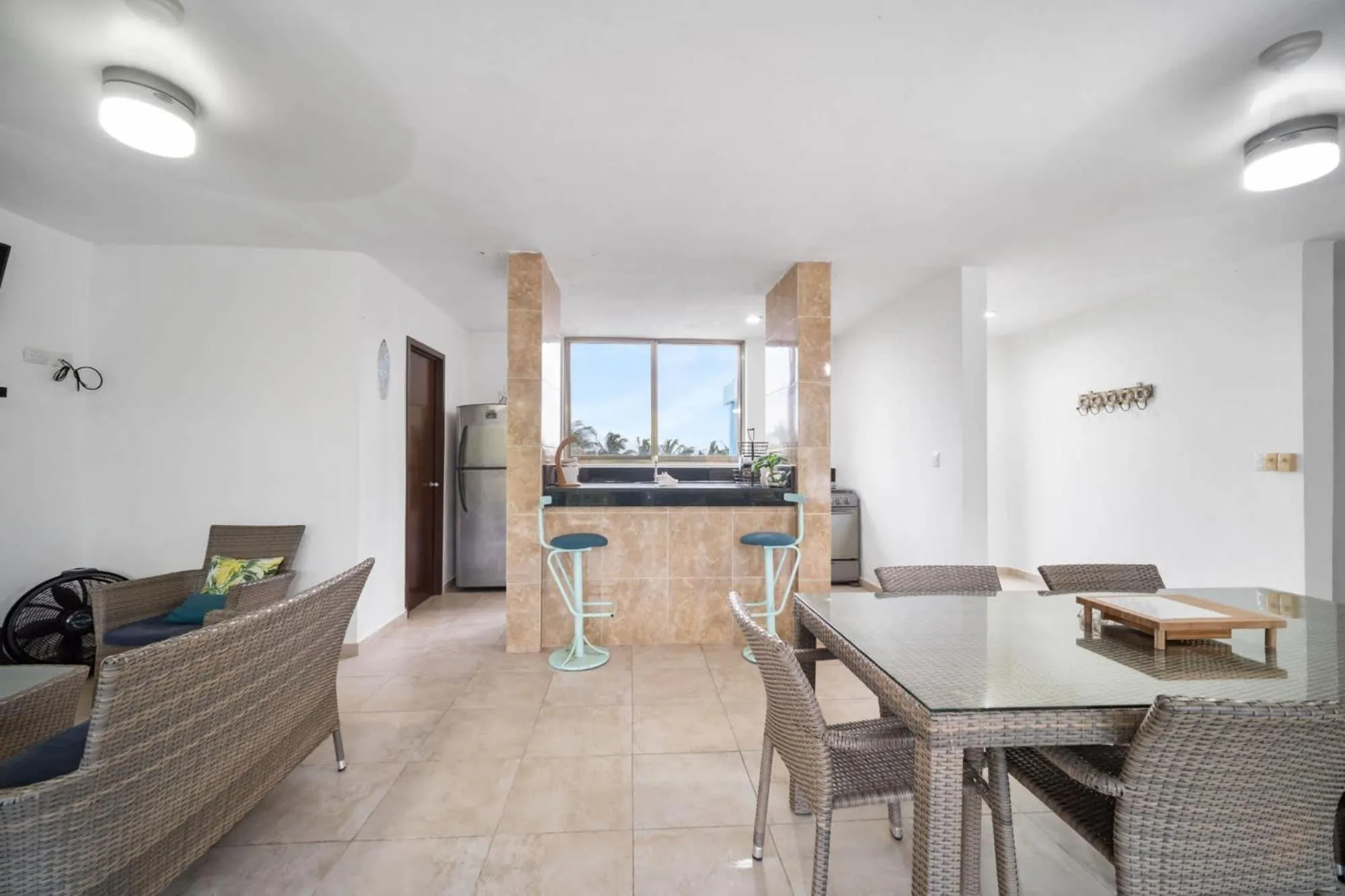 San Bruno TROPICAL Villa With POOL