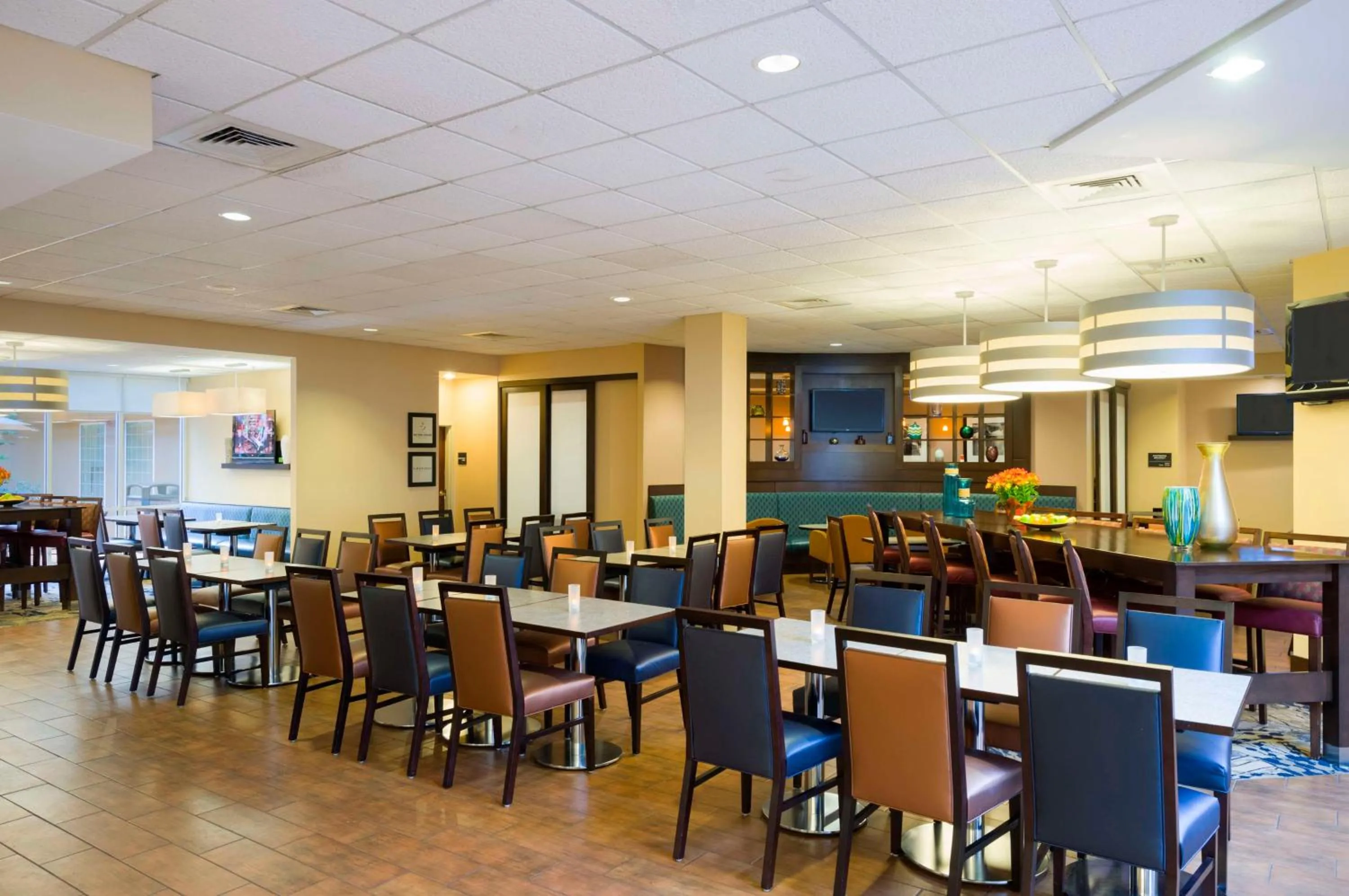Dining area in Hampton Inn & Suites Hershey