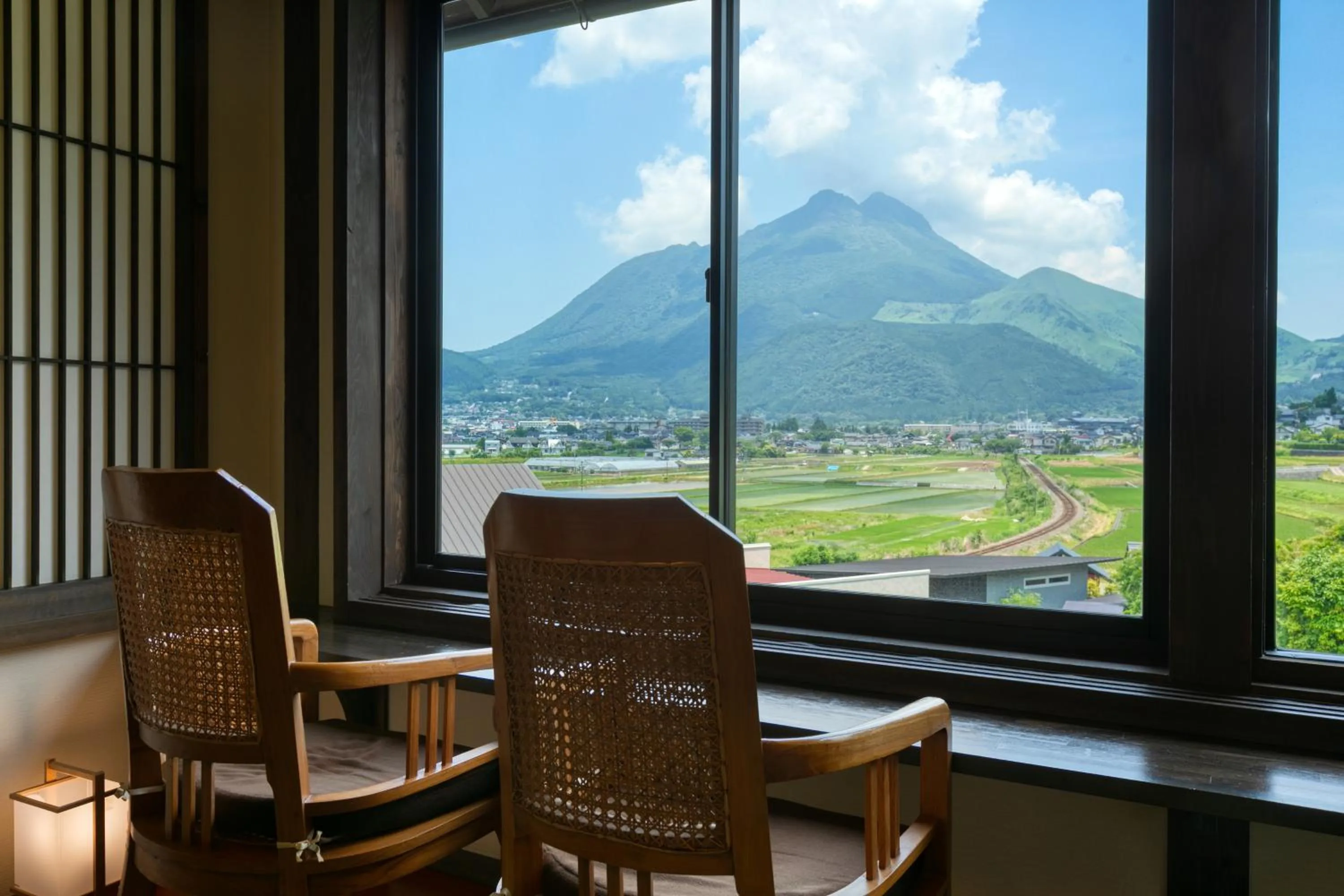Mountain view in Yufuin Onsen Toshoan