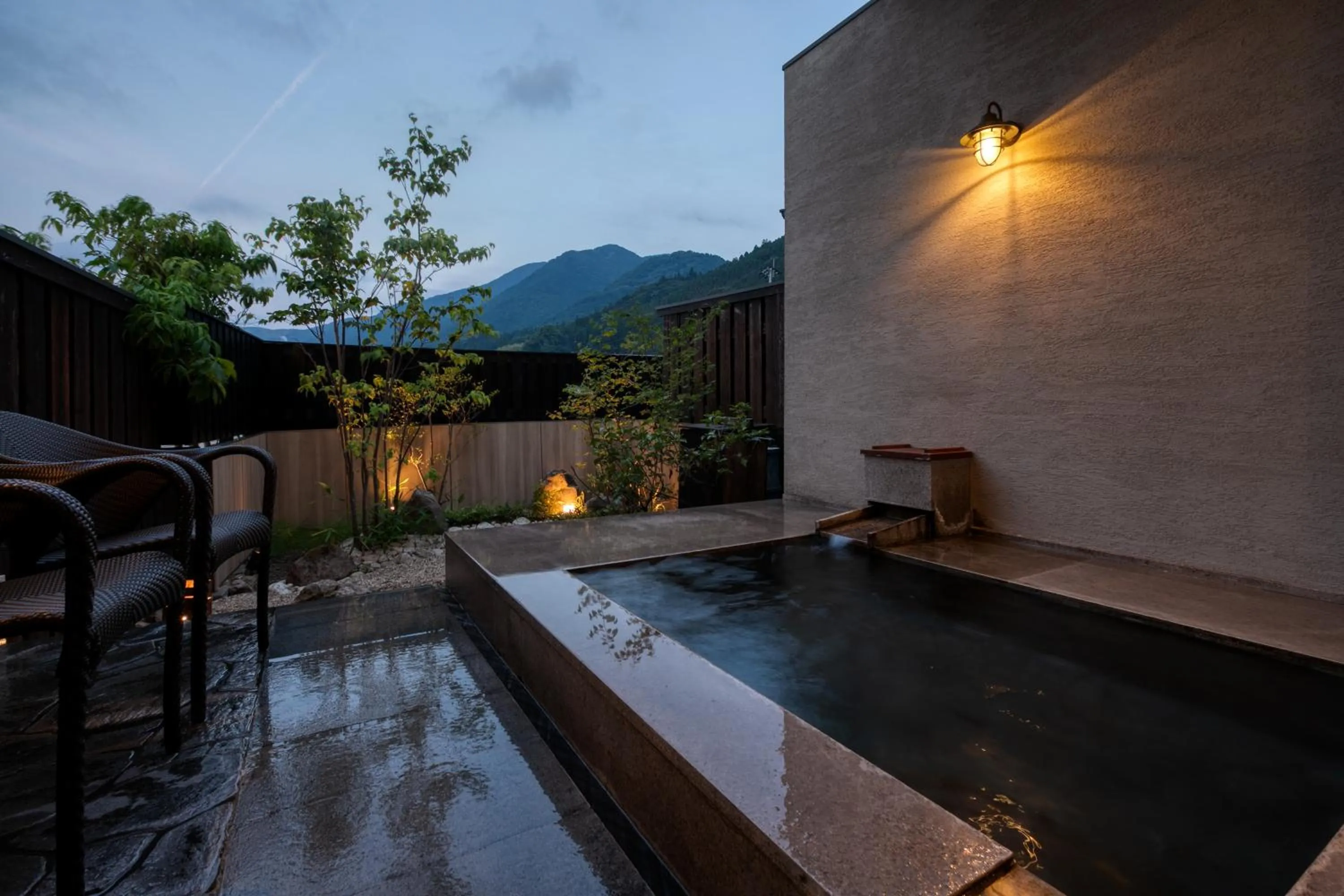 Sunset in Yufuin Onsen Toshoan