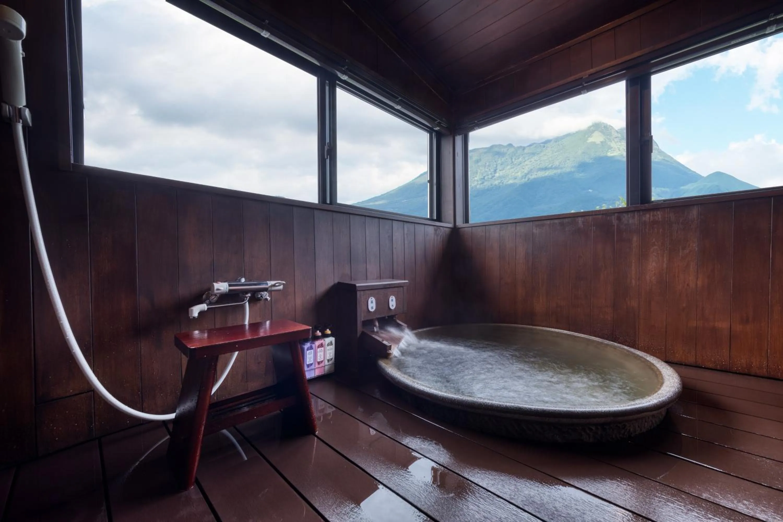 Bathroom in Yufuin Onsen Toshoan