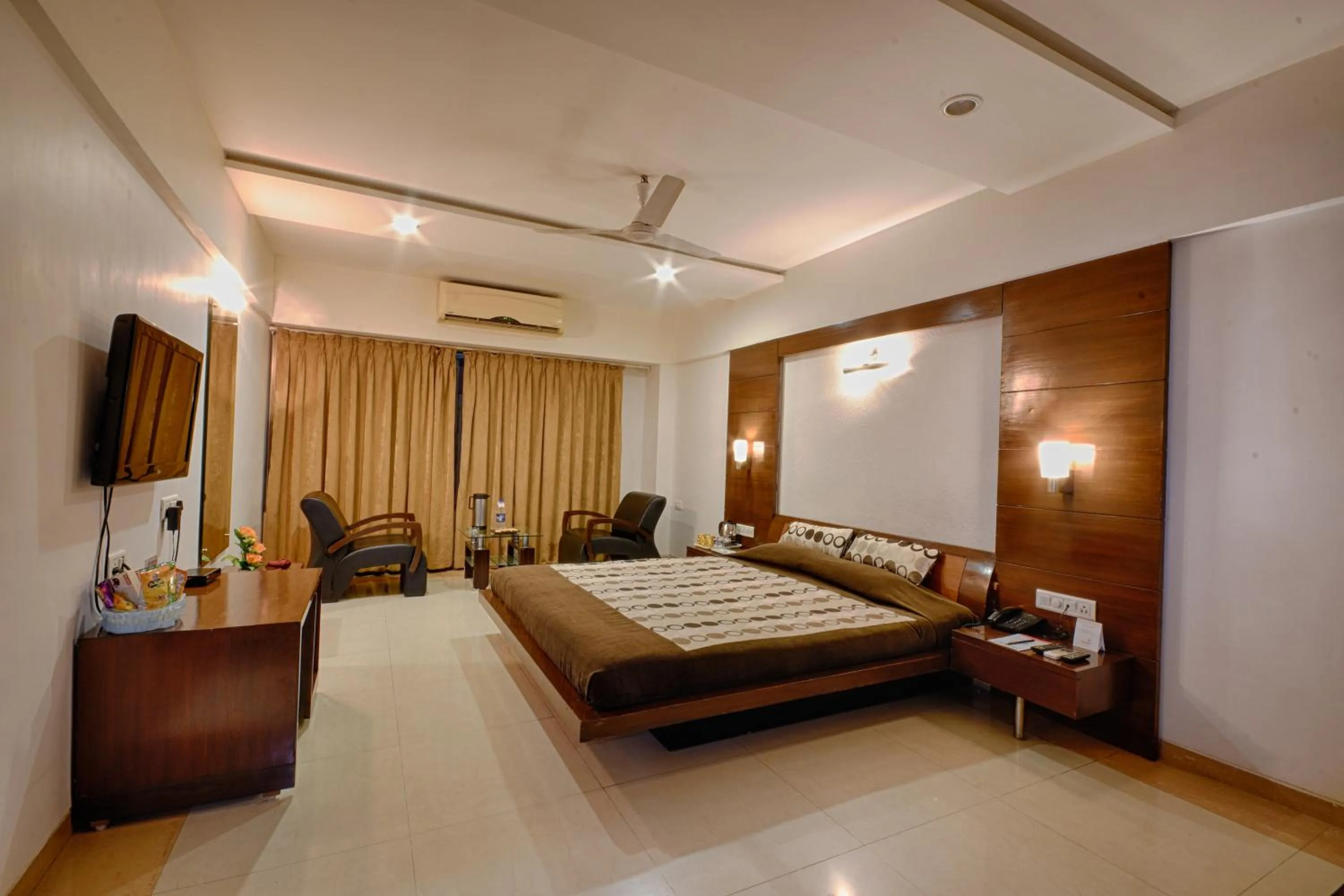 Photo of the whole room, Bed in Hotel Platinum Residency