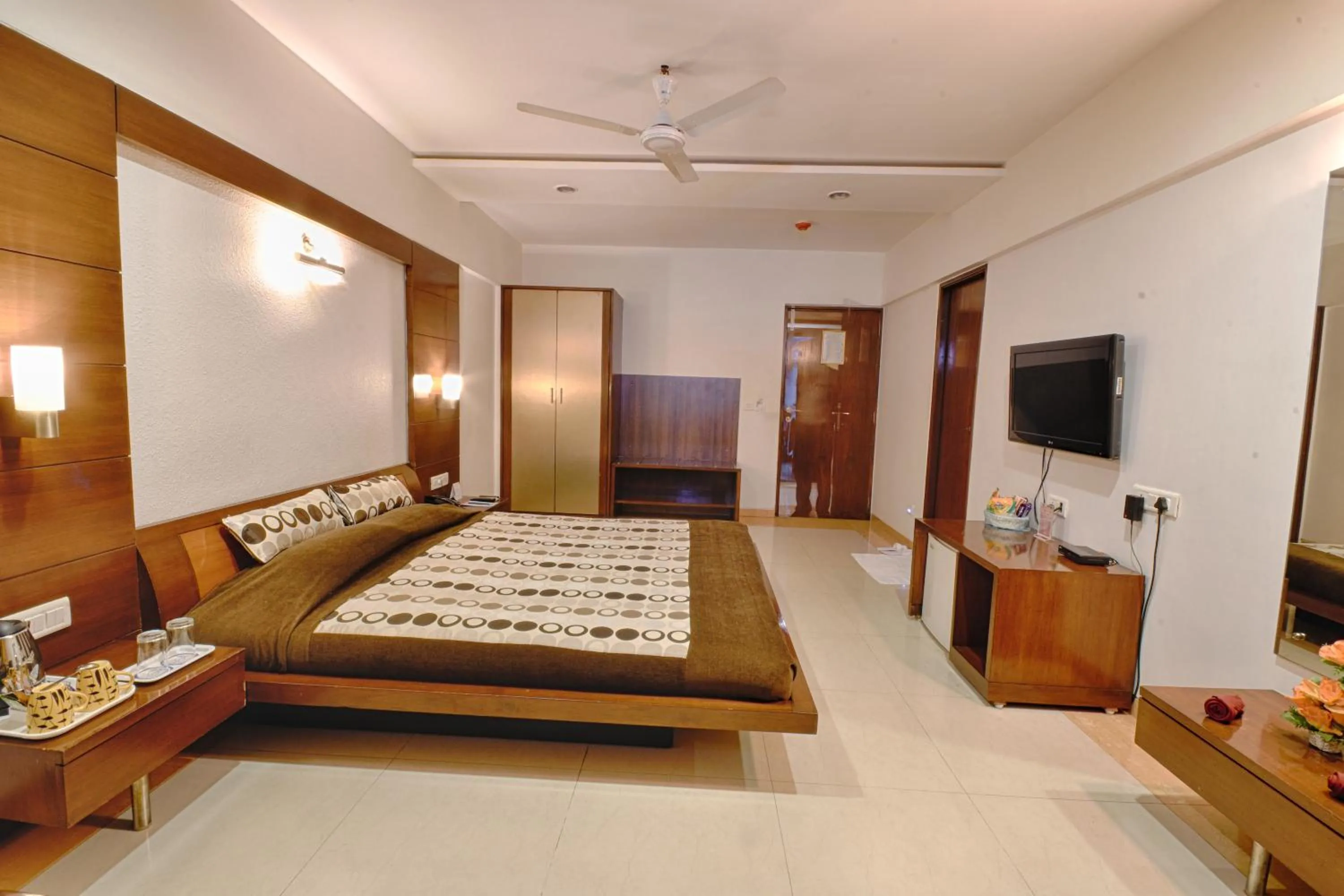 Photo of the whole room, Bed in Hotel Platinum Residency