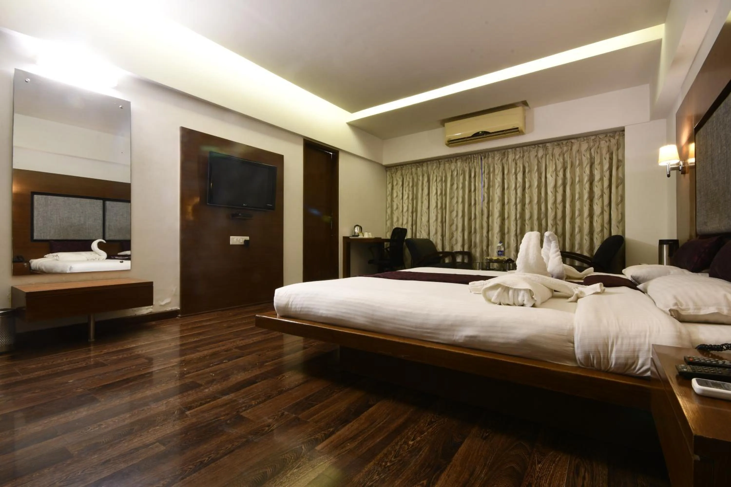 Photo of the whole room, Bed in Hotel Platinum Residency