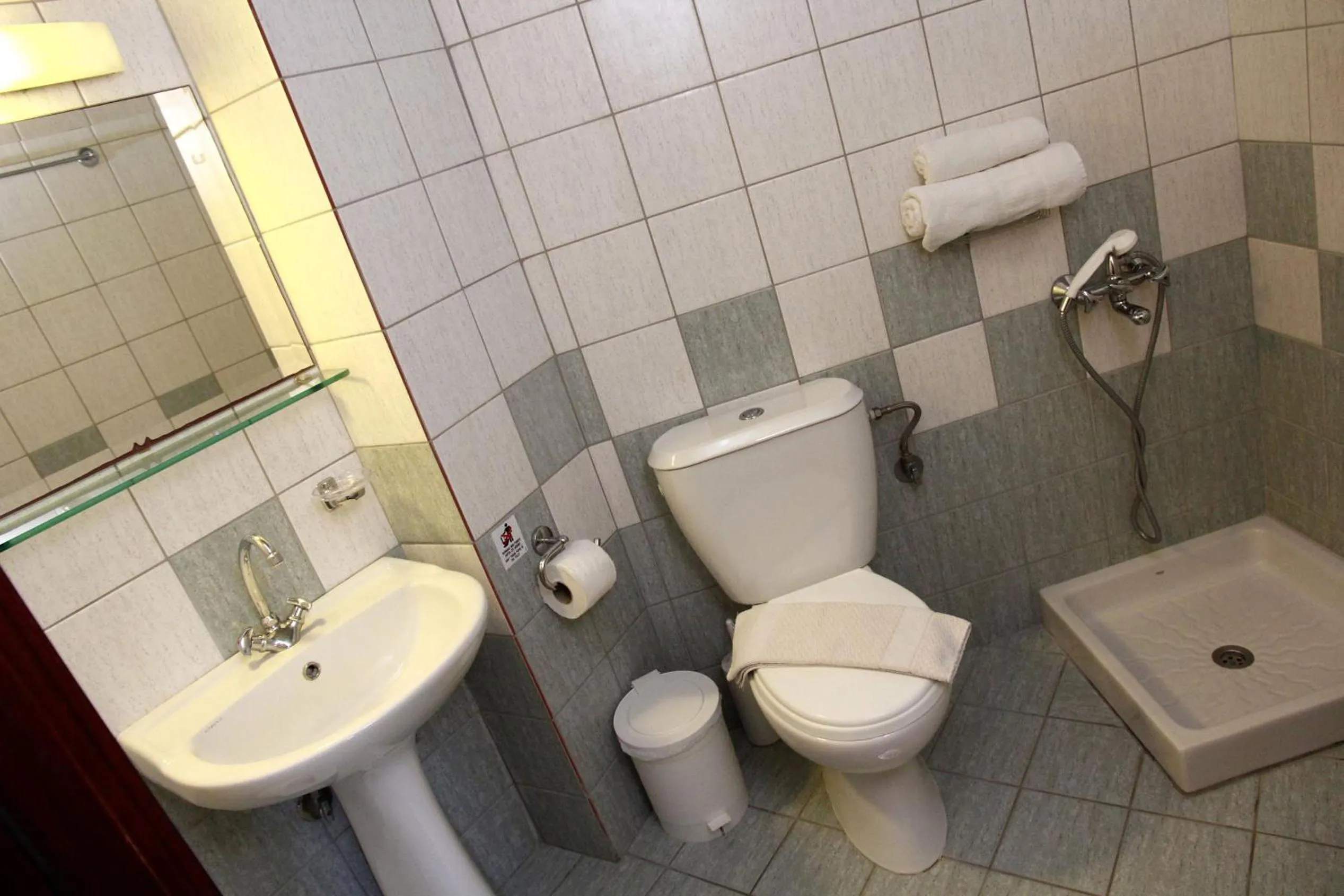 Shower in Iolkos Hotel Apartments