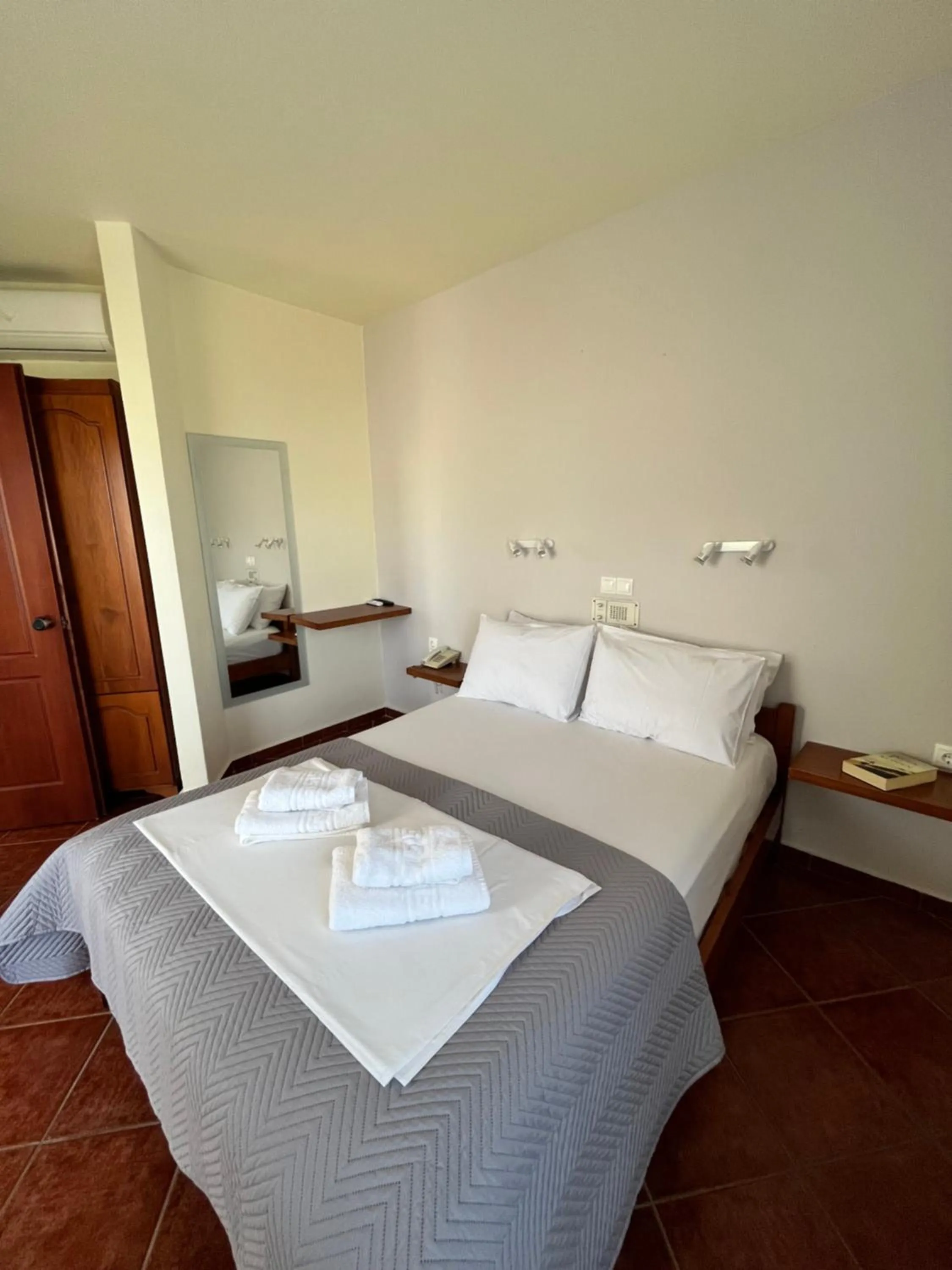 Bedroom, Bed in Iolkos Hotel Apartments