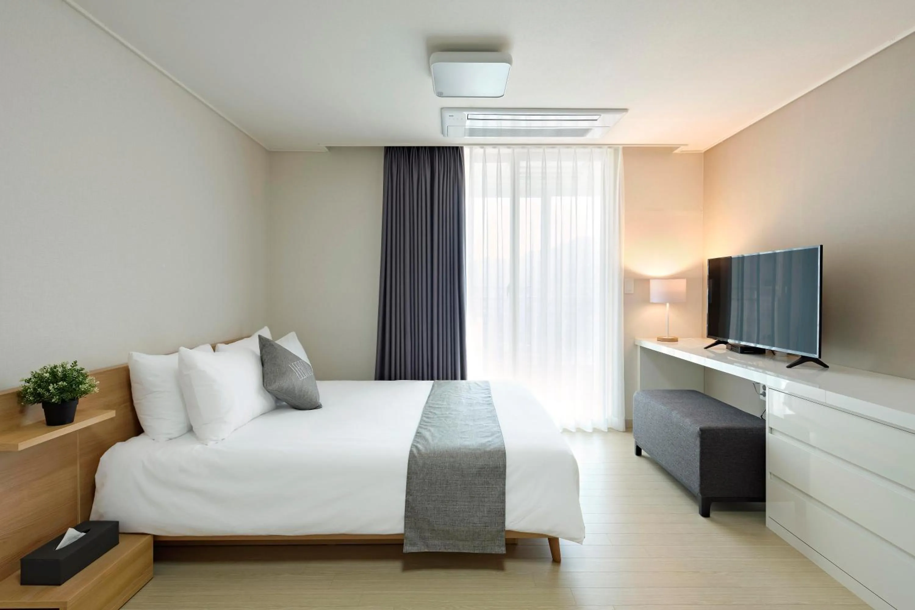 Bed in Geoje Leein Stay Hotel