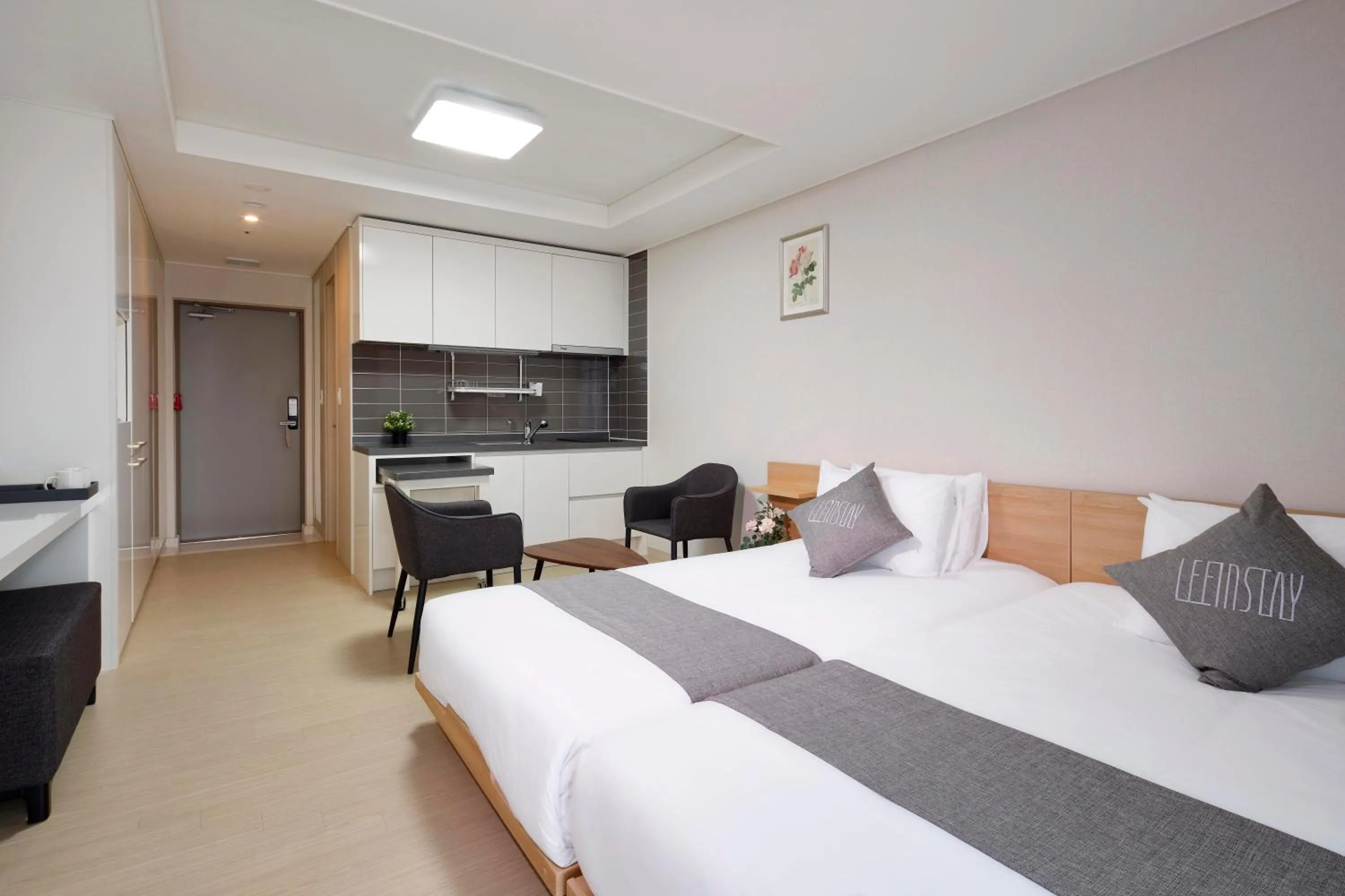 Bed in Geoje Leein Stay Hotel