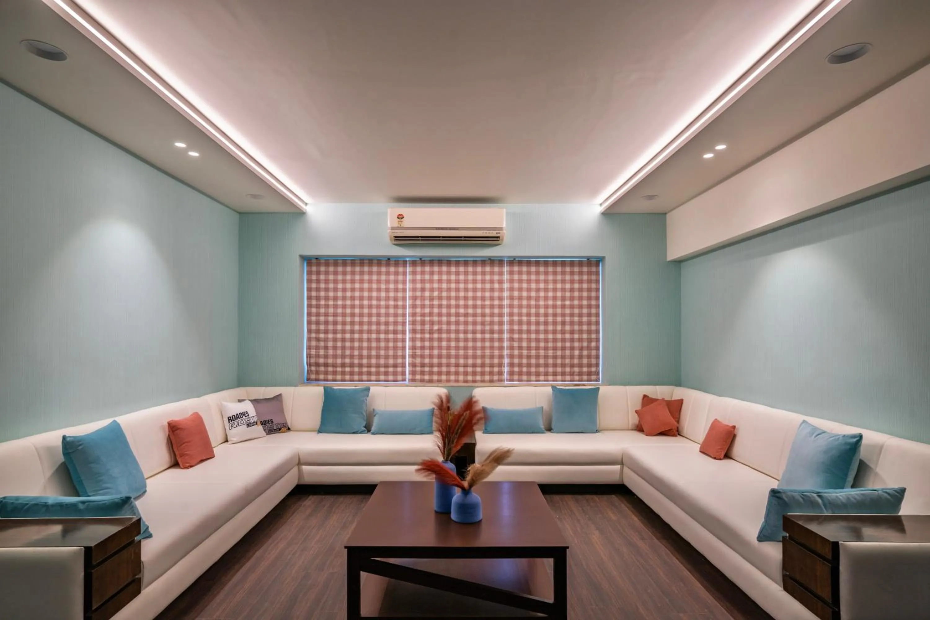 Living room in Roadies Rostel - Best Adventure Resort in Ahmedabad