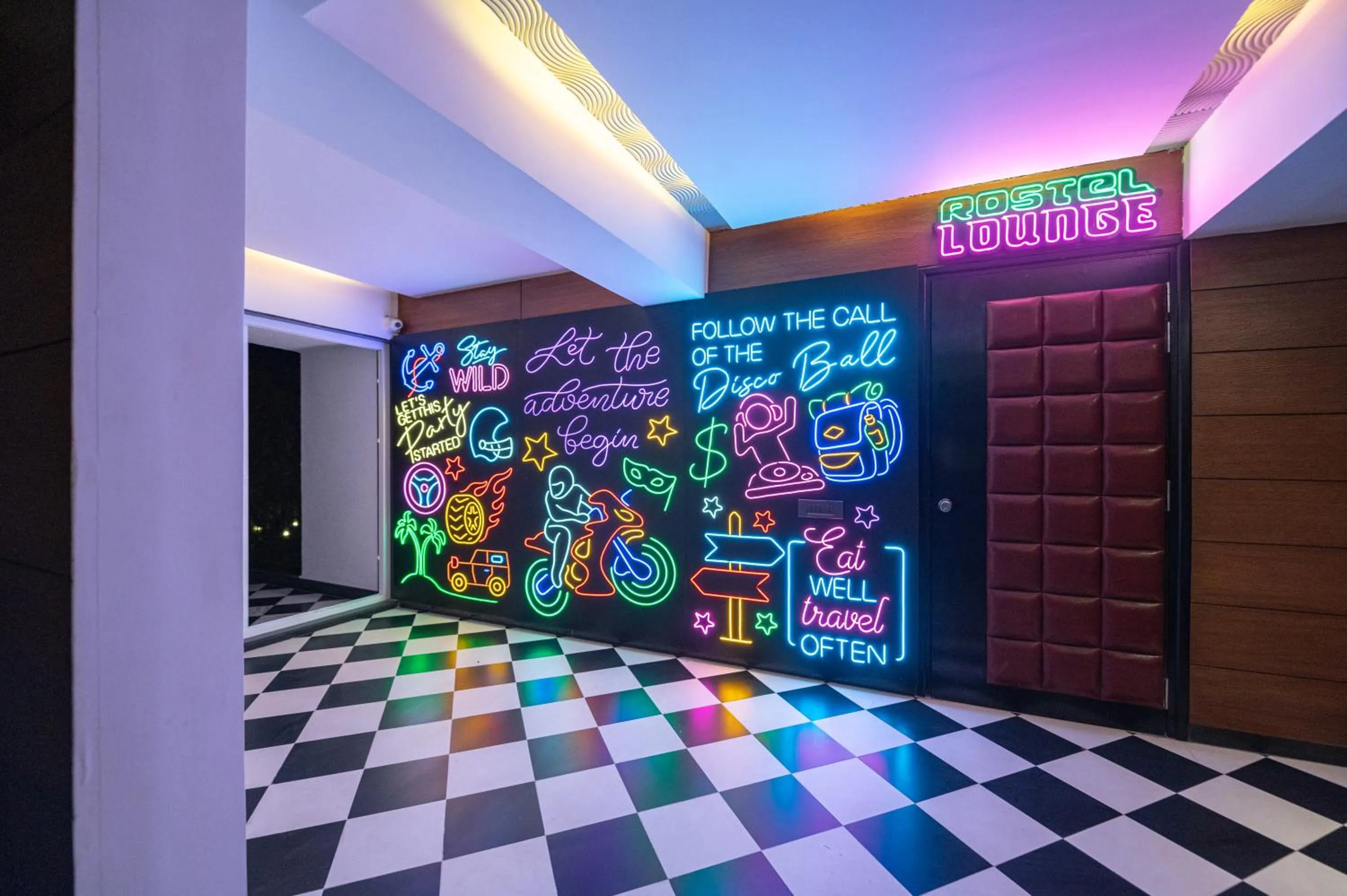 Lounge or bar in Roadies Rostel - Best Adventure Resort in Ahmedabad