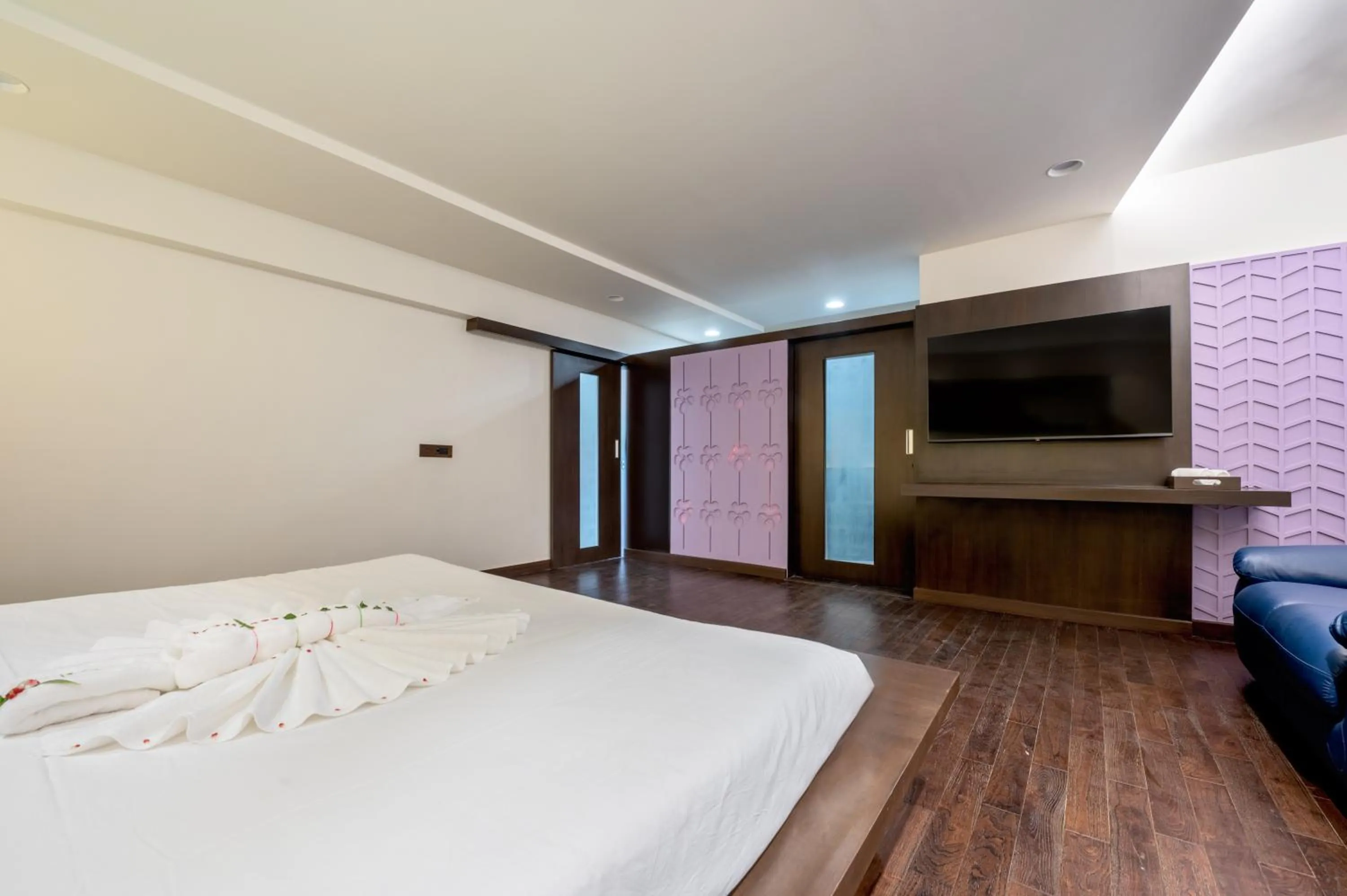 Bedroom, Bed in Roadies Rostel - Best Adventure Resort in Ahmedabad