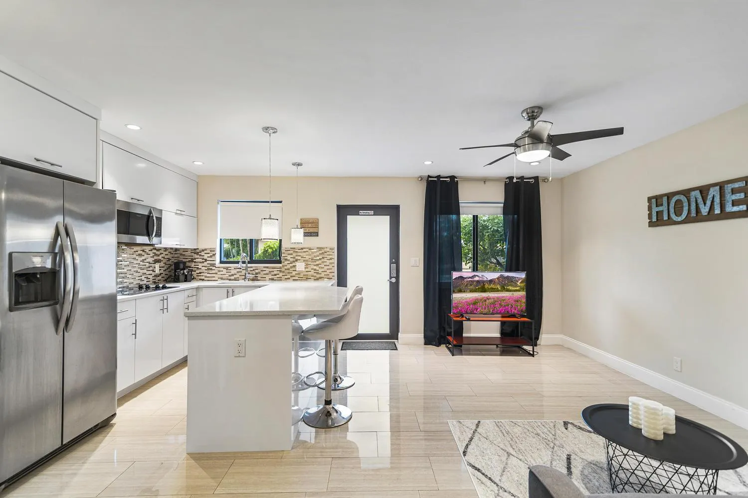 Kitchen or kitchenette in Alani Bay Condos