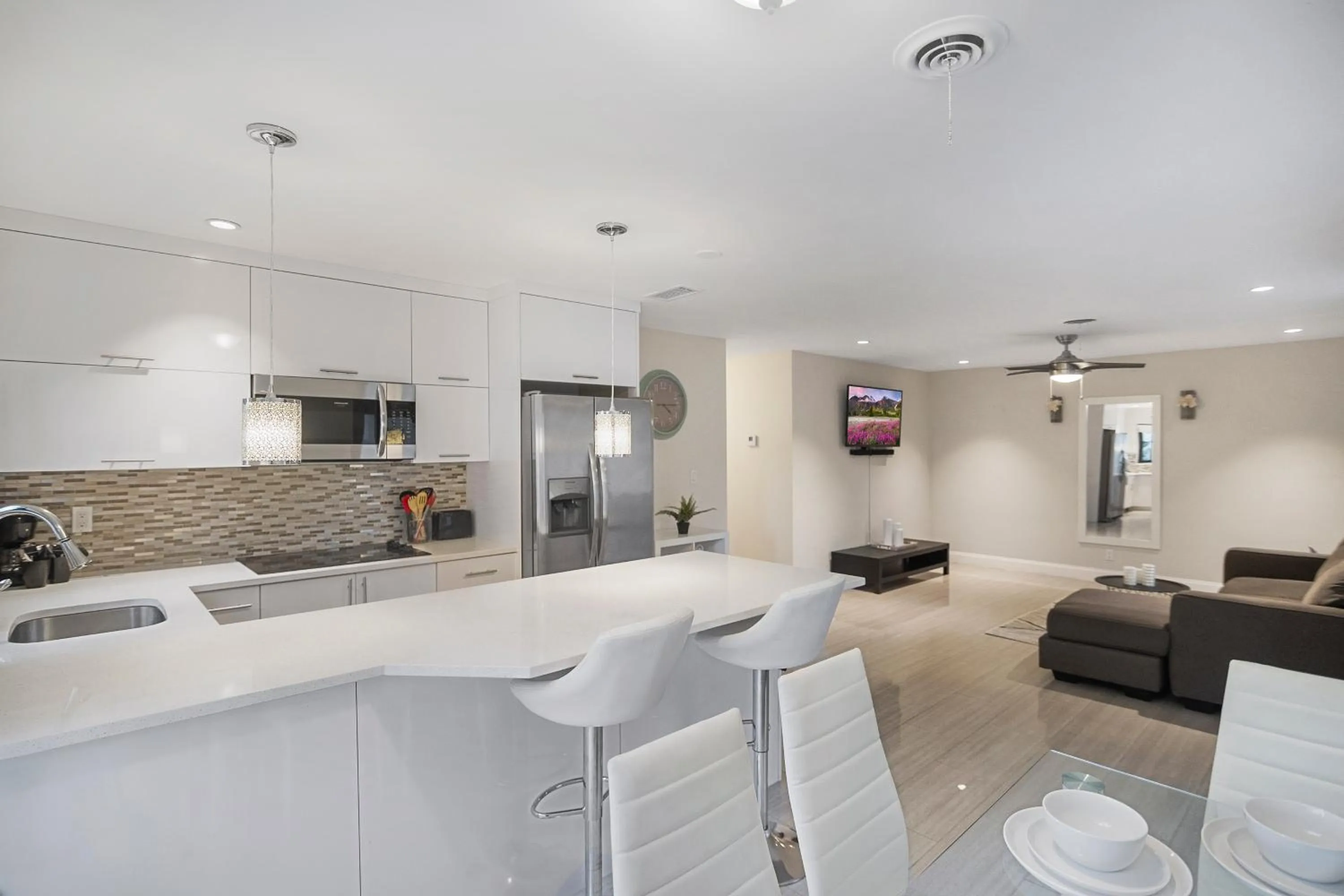 Kitchen or kitchenette in Alani Bay Condos