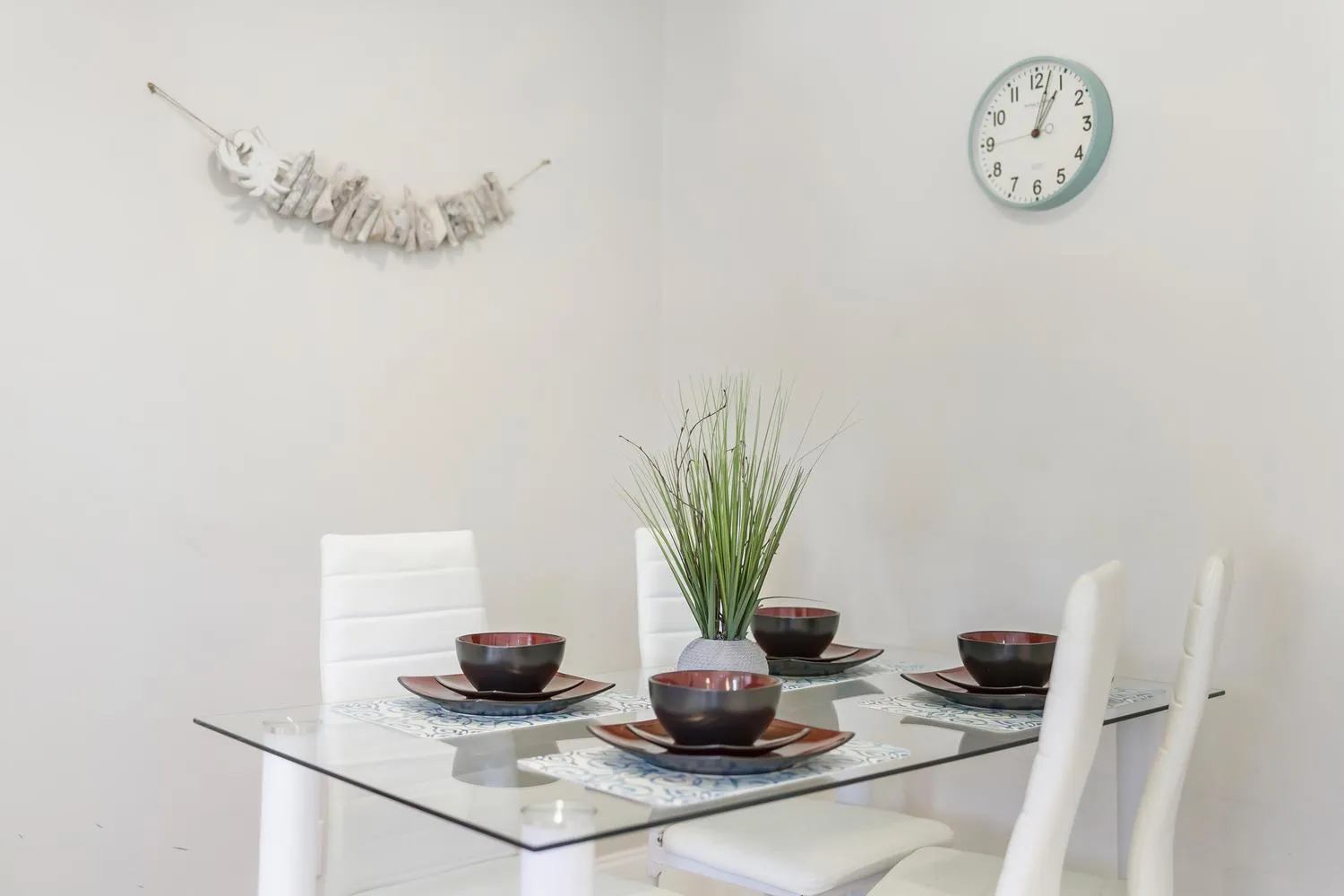 Food and drinks in Alani Bay Condos