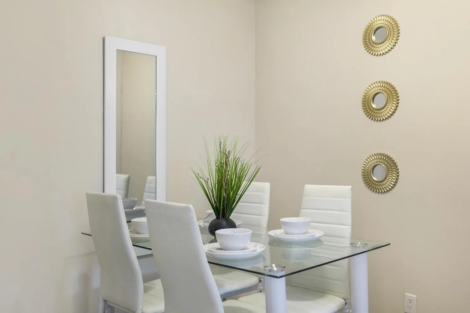 Dining area in Alani Bay Condos